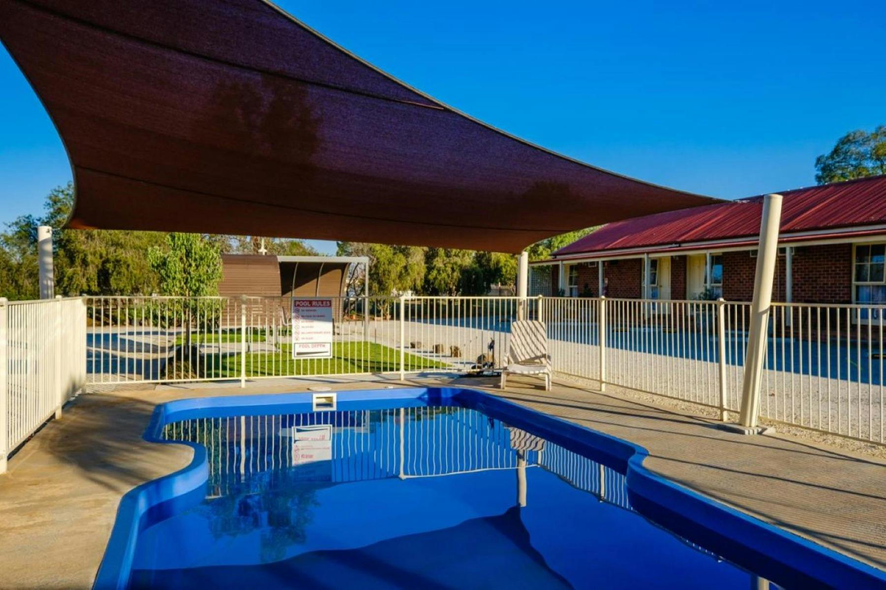 Picture showing the pool at the motel.