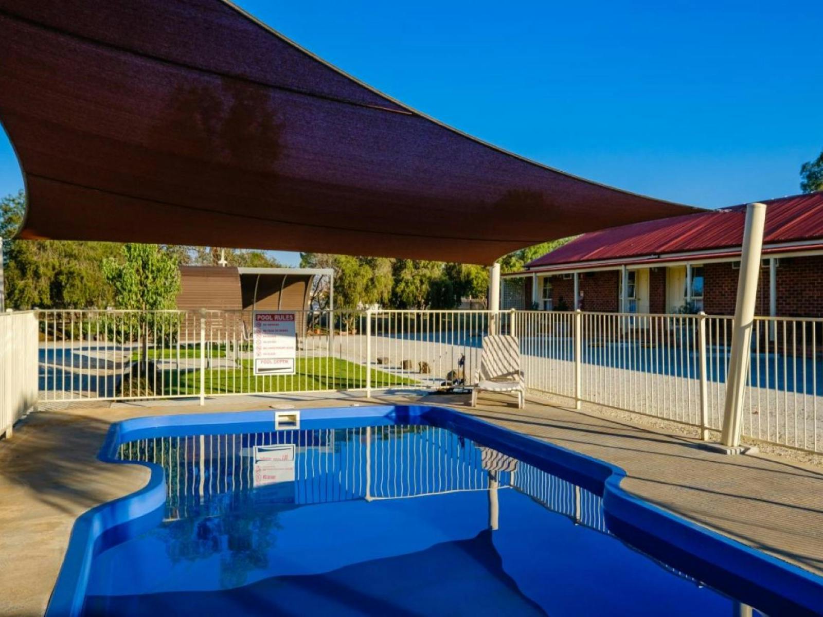 Picture showing the pool at the motel.