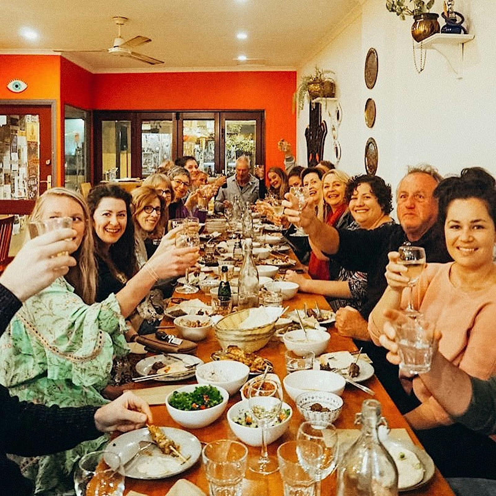 Zaatar에서의 긴 테이블 재미