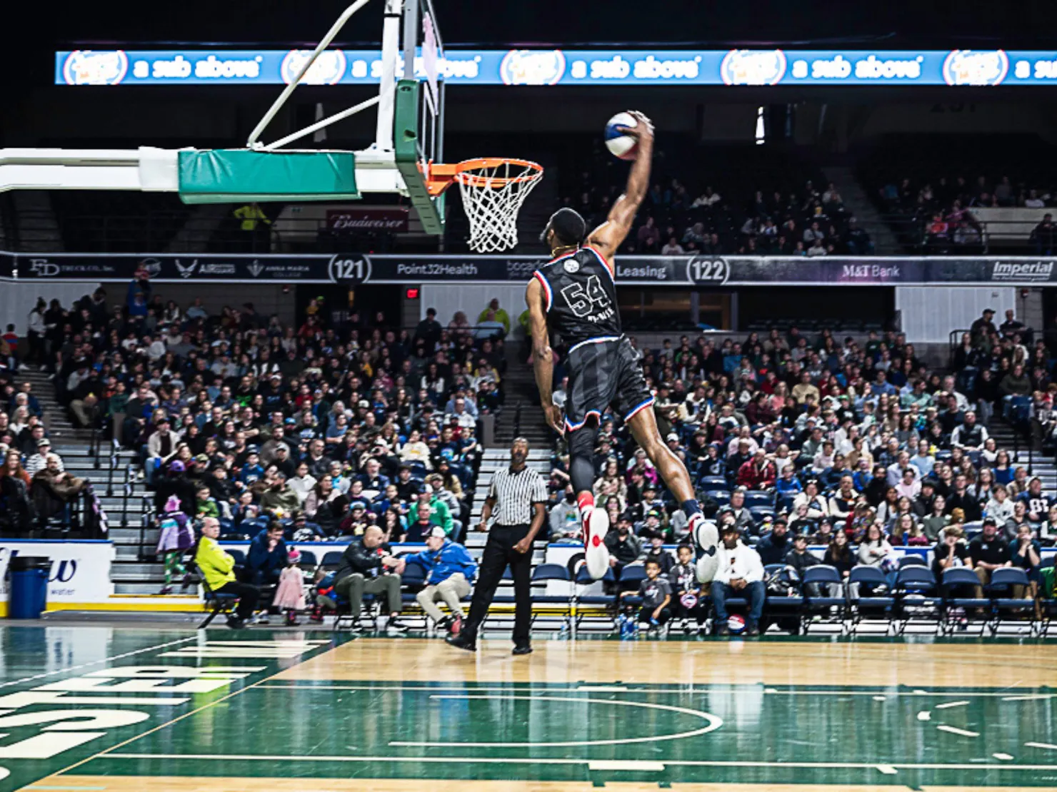 HarlemGlobetrottersDunk