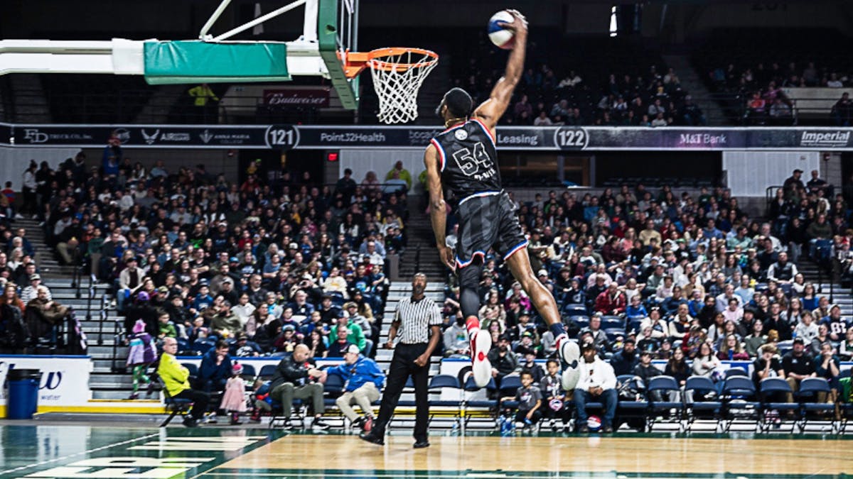 HarlemGlobetrottersDunk