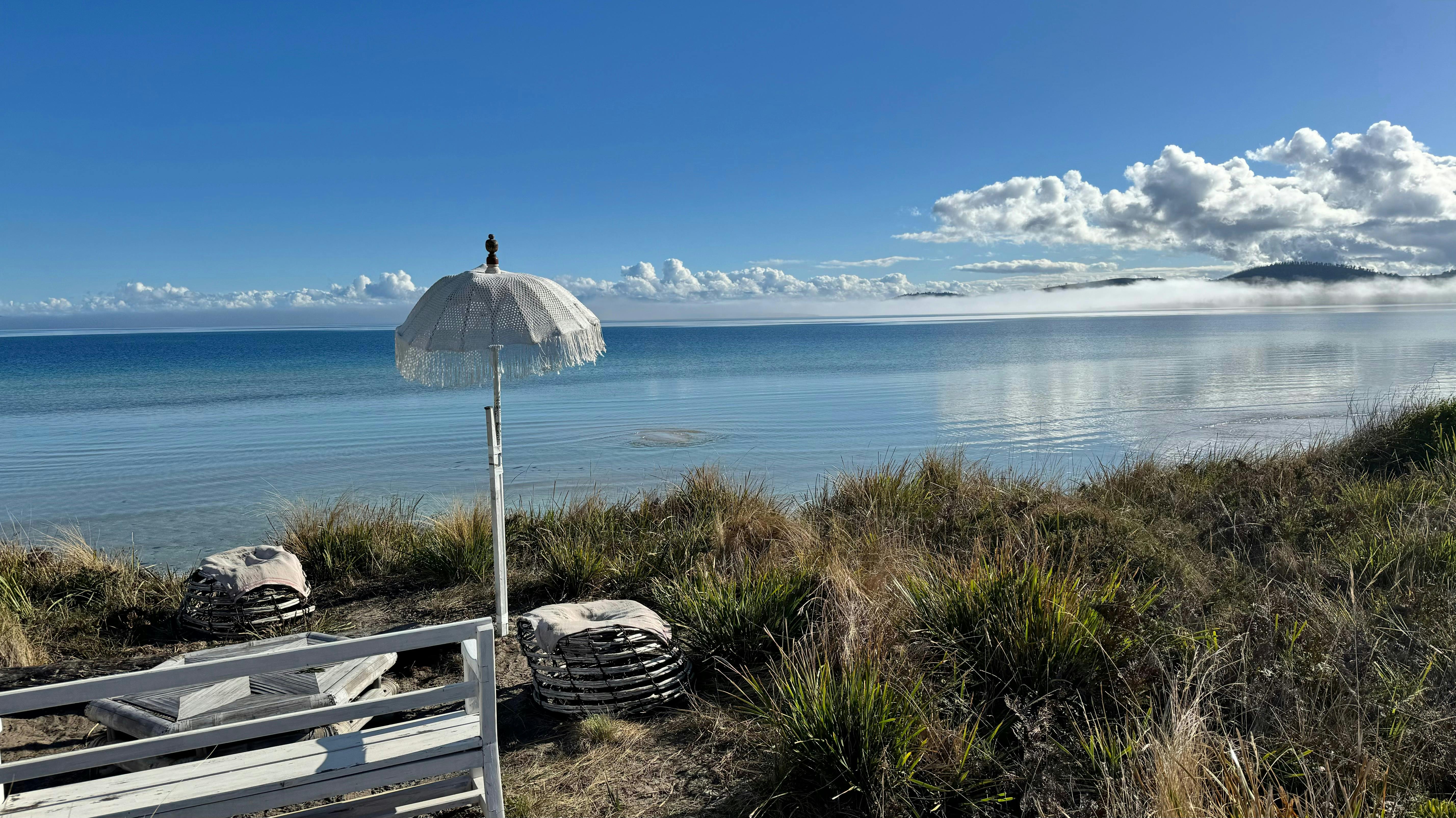 Dunalley Bay Distillery Beachfront Tasting Hut is a waterfront café and cellar door on the only road