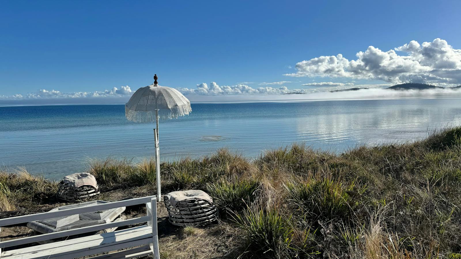 Dunalley Bay Distillery Beachfront Tasting Hut is a waterfront café and cellar door on the only road