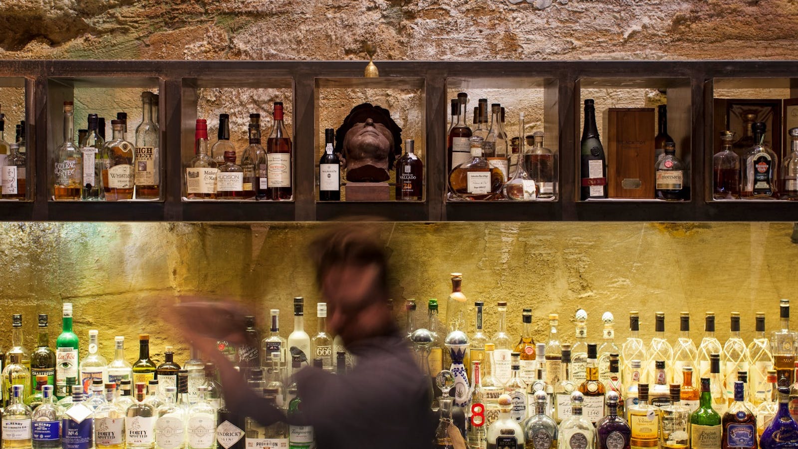 Void Bar, Mona