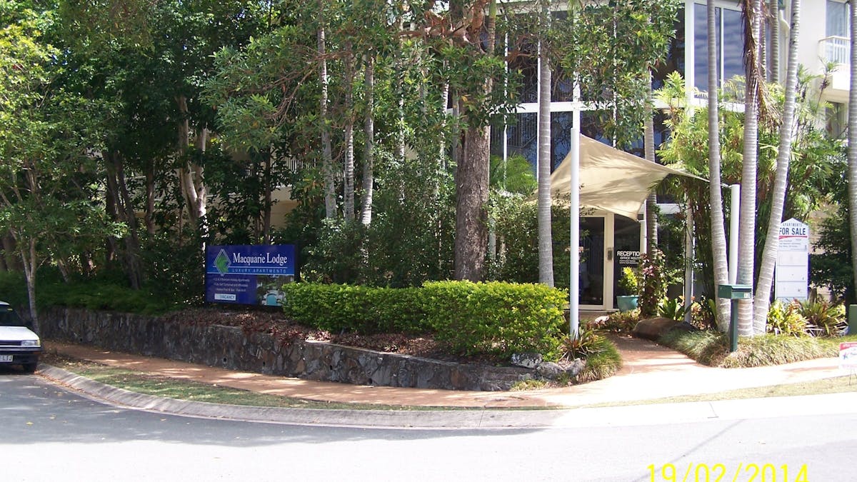 front entrance to Macquarie Lodge Noosa