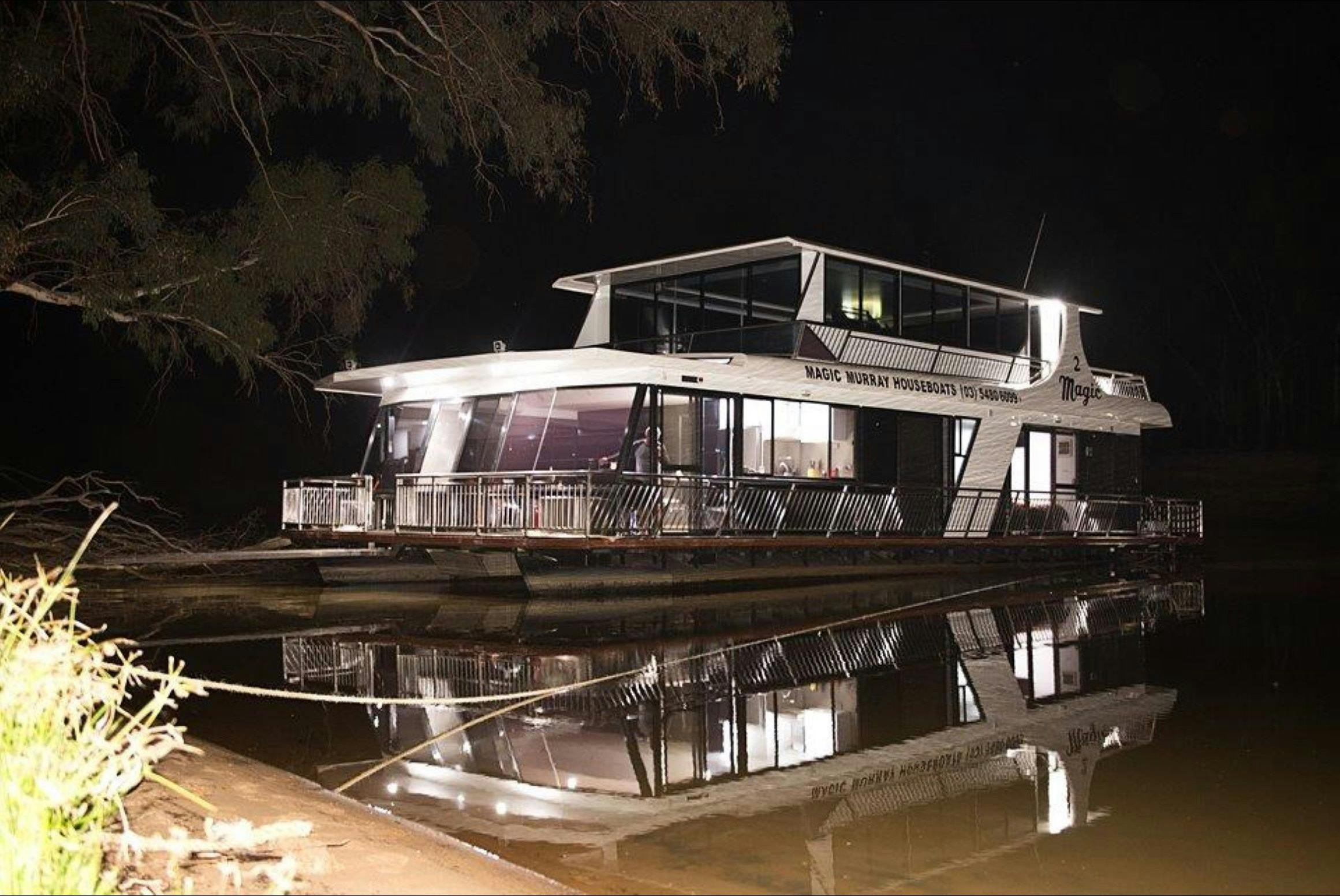 Magic Murray Houseboats NSW Holidays & Things to Do
