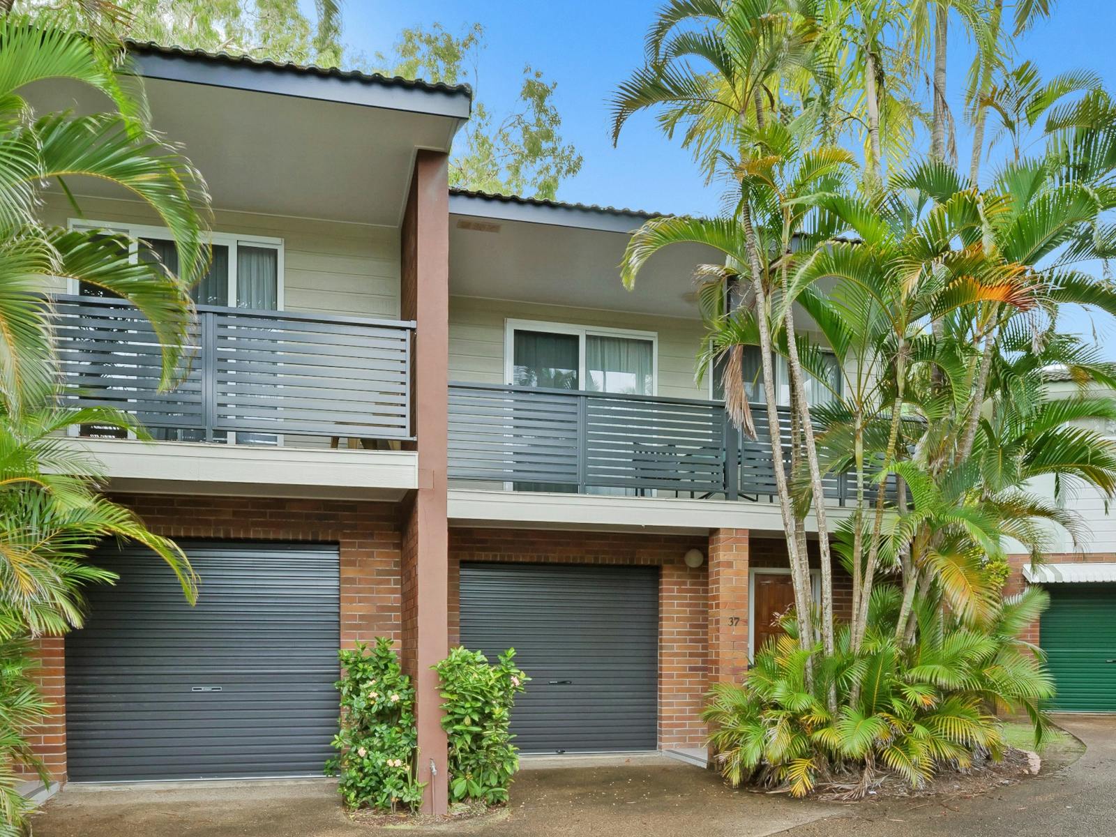 Verandah Garage 3 bedroom Townhouse Verandah Garage 3 bedroom Townhouse