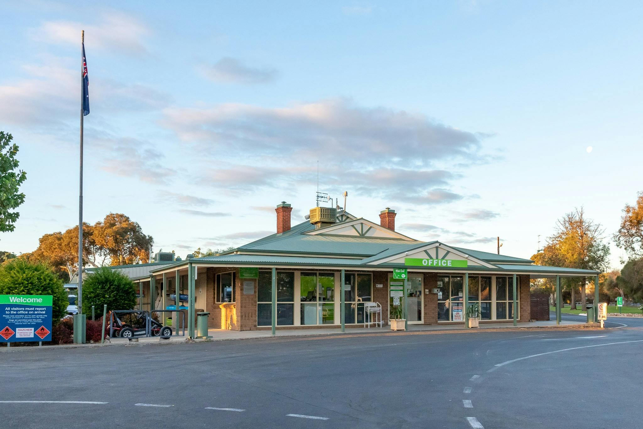 Visit the friendly staff at the Berri Riverside Holiday Park to chat about our world class Mini Golf