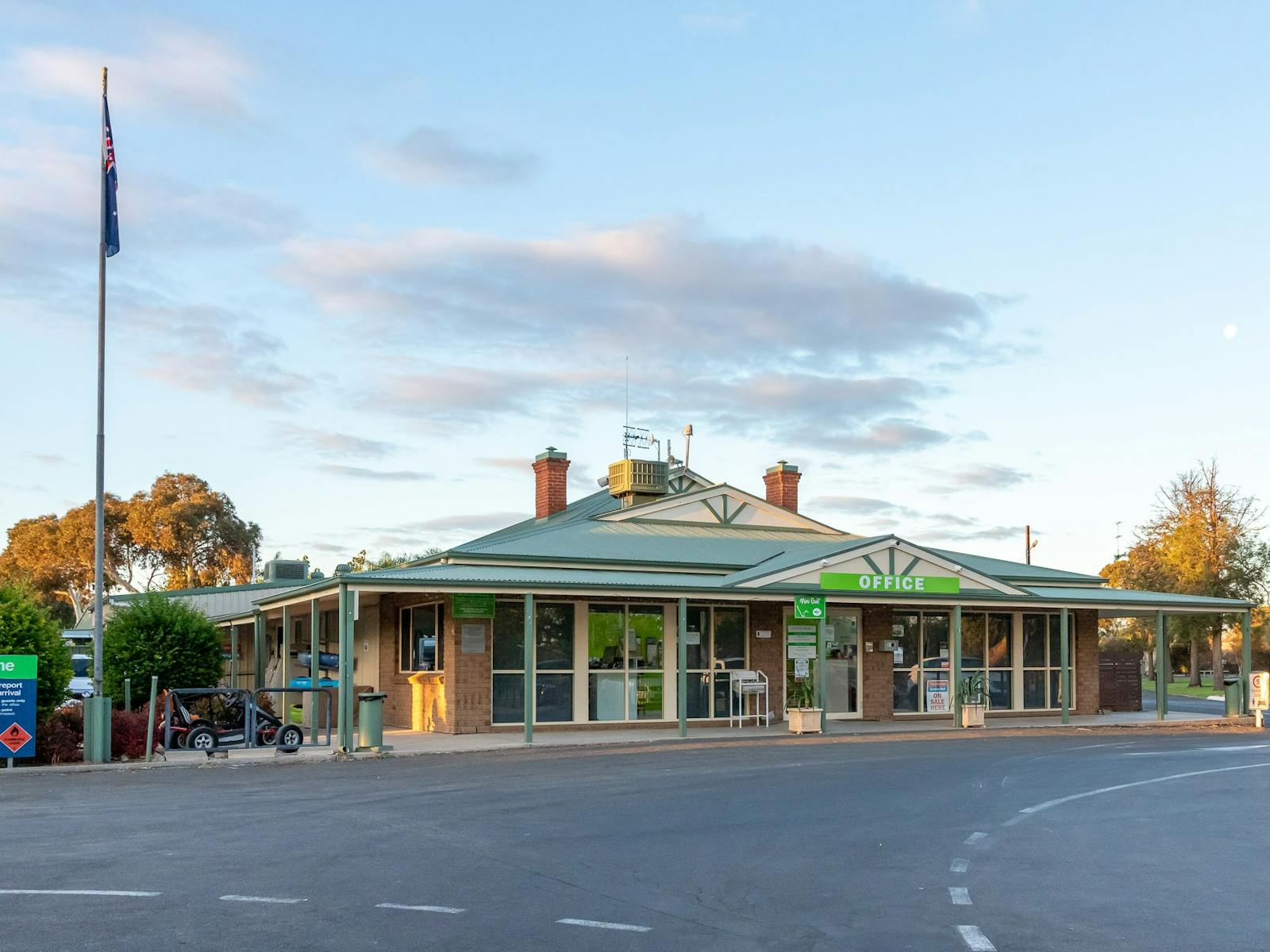 Visit the friendly staff at the Berri Riverside Holiday Park to chat about our world class Mini Golf