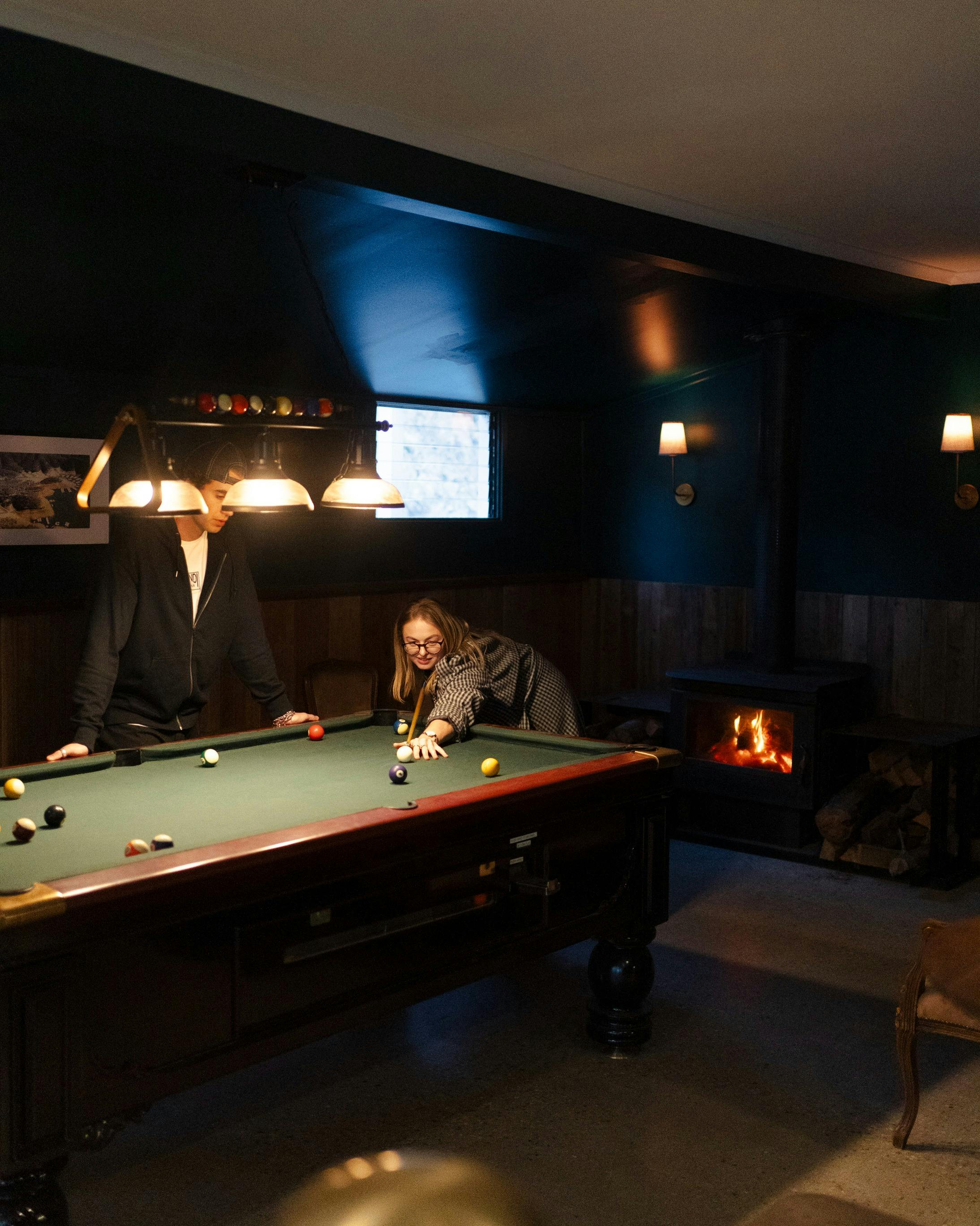 Lake Eildon Hotel Pool Room Bar