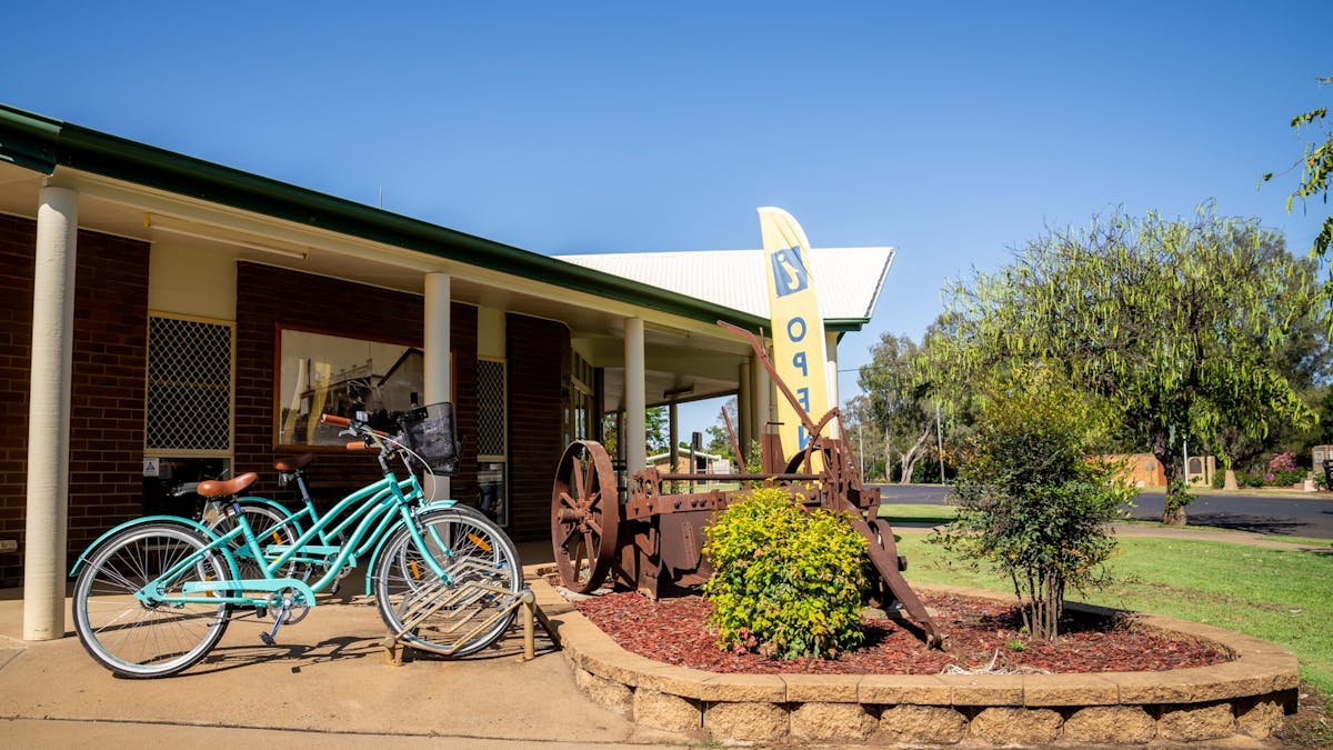 Photo of visitor information centre with bicycles out front