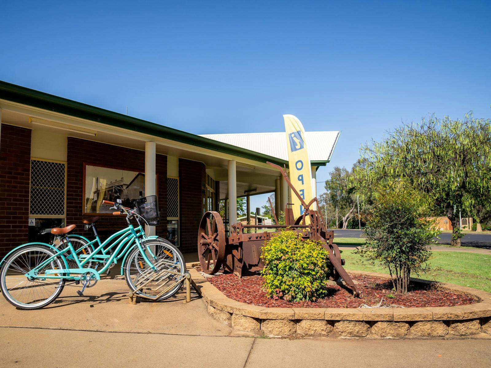 Photo of visitor information centre with bicycles out front Photo of visitor information centre with bicycles out front