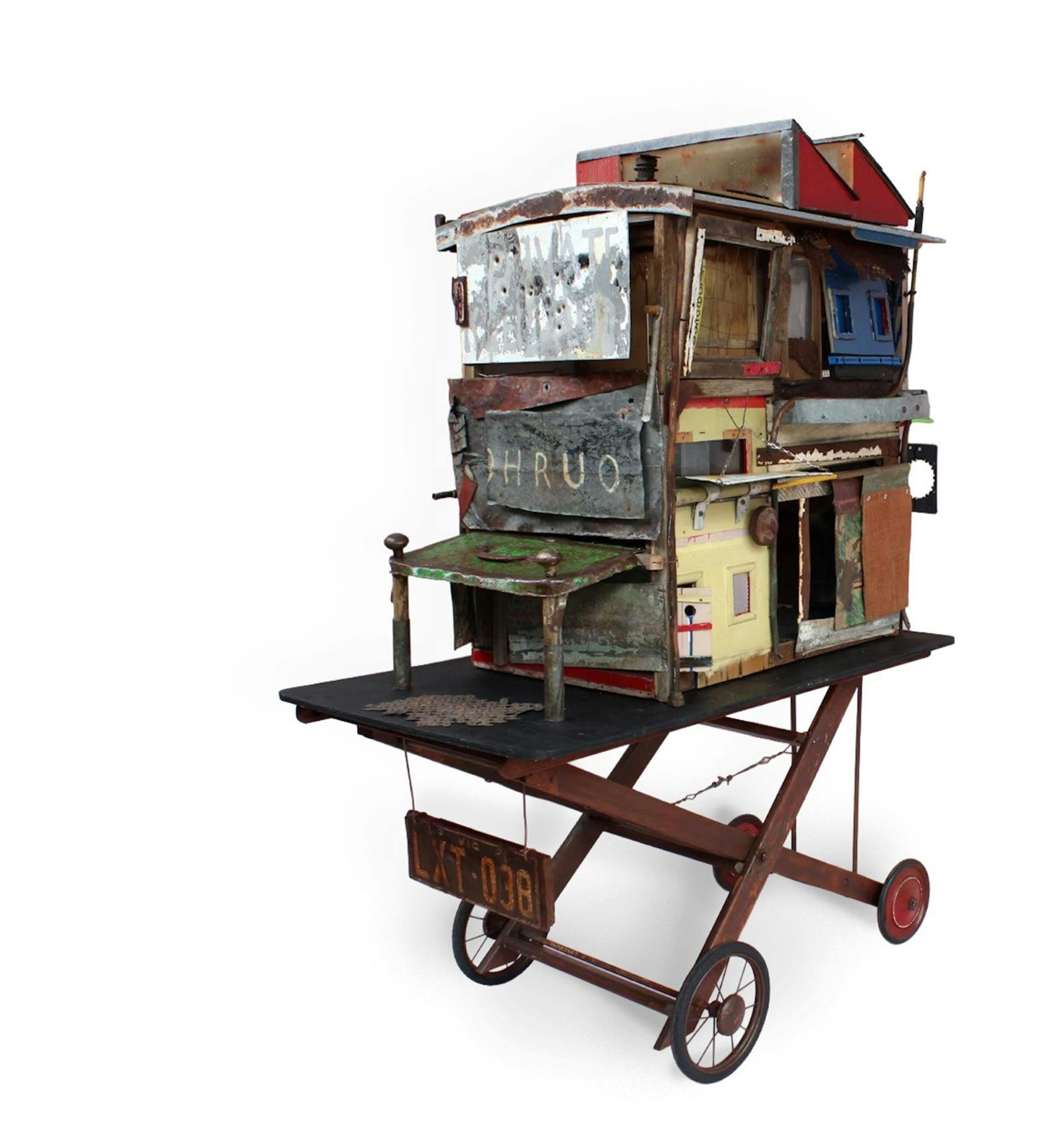 Pete Walker Reoccurring warehouse, 2023, found objects, 100 x 80 x 60 cm.