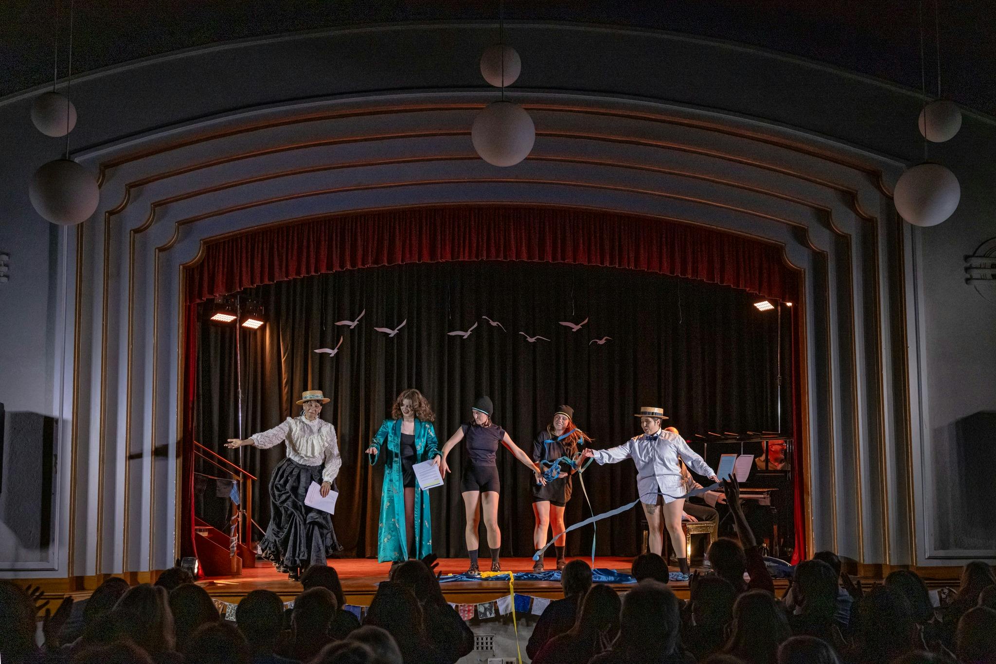 《濕身危險》音樂劇在蘭德威克市政廳上演