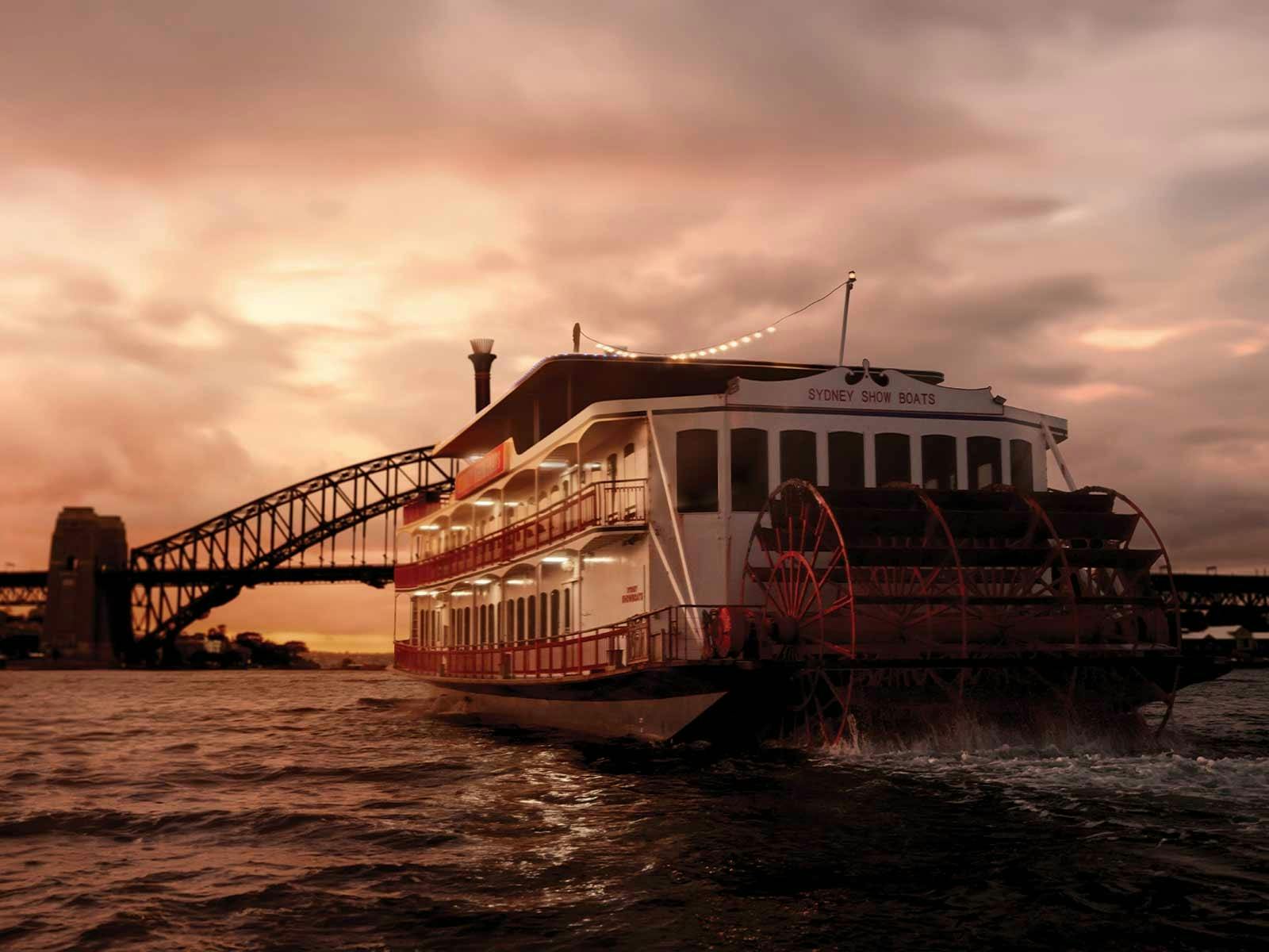 The ‘Sydney Showbaot’ paddlewheeler
