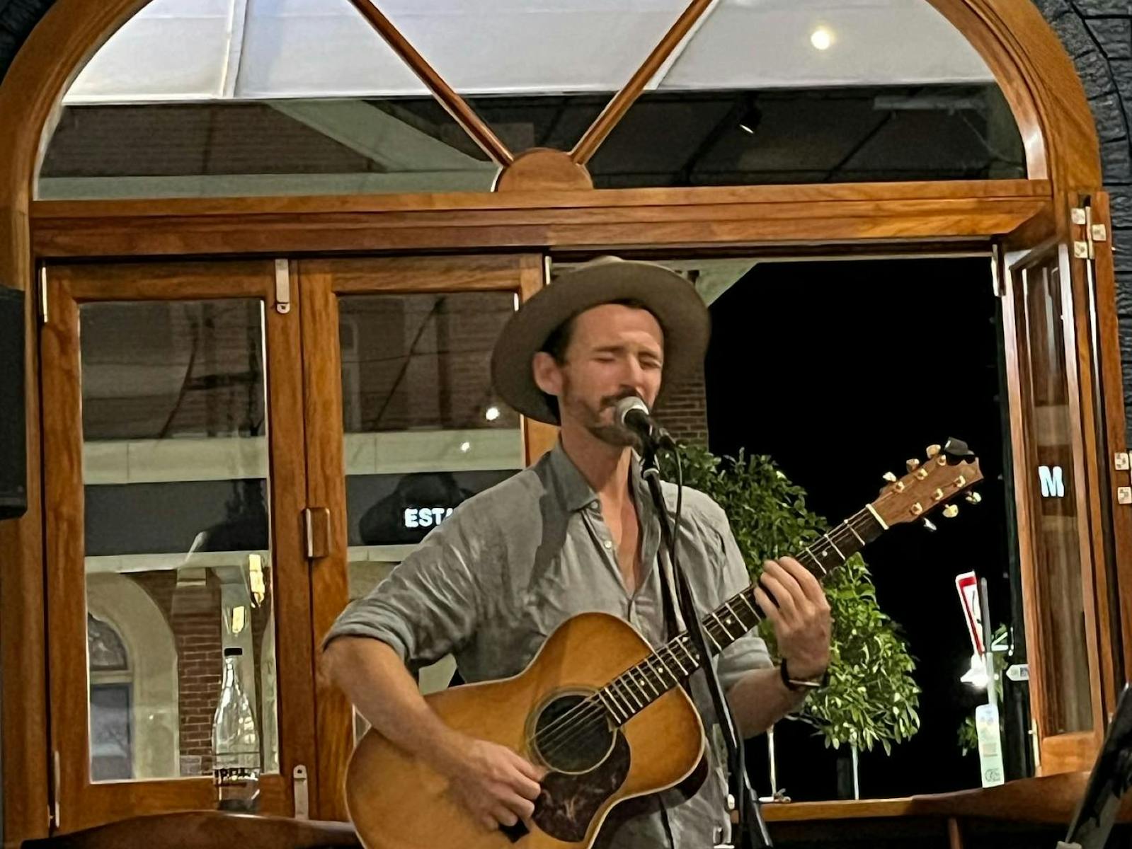 Image of a guitarist playing at Kelp Restaurant