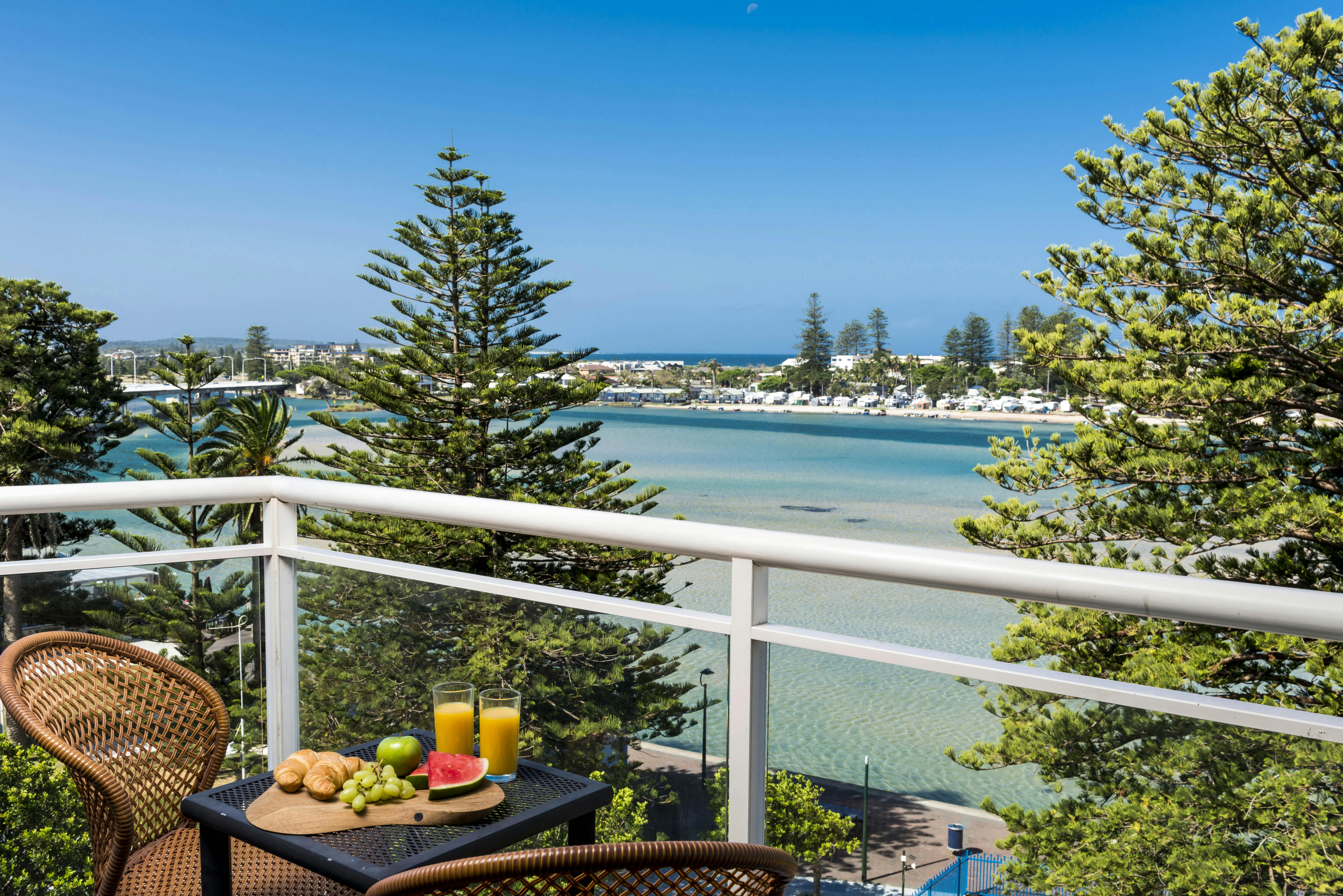 Oaks The Entrance Waterfront Suites