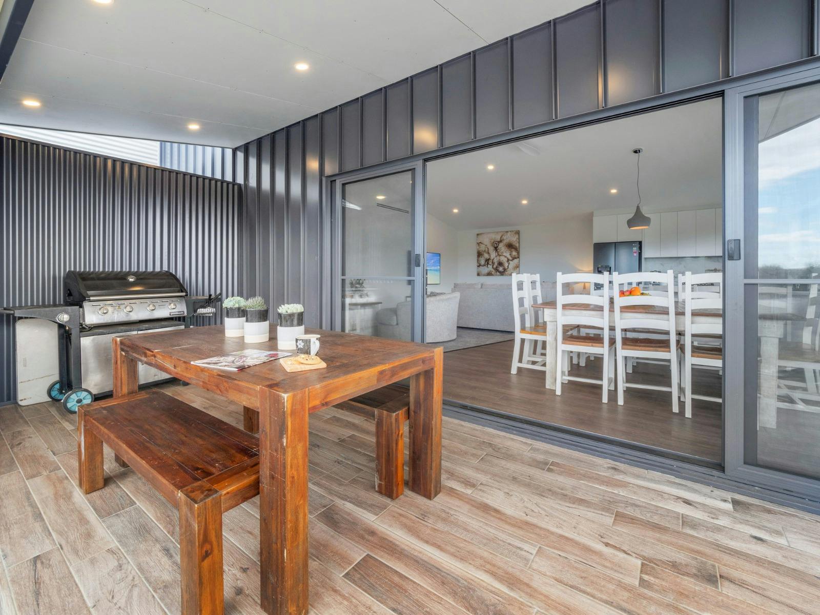 14-jindabyne-getaway-sentinel-chalet-holiday-home-two-levels-accommodation-outdoor