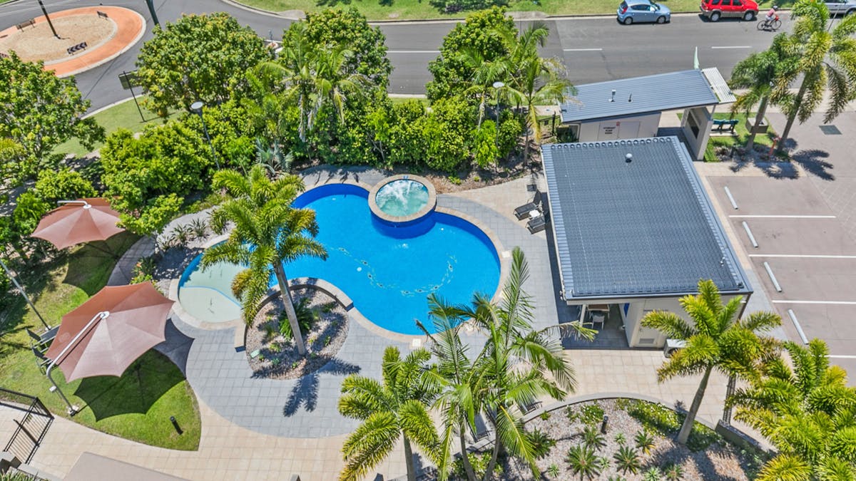 Pool and barbecue area