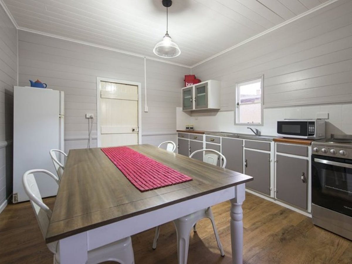 Country Kitchen Radford Couples Cottage Stanthorpe Country Kitchen Radford Couples Cottage Stanthorpe