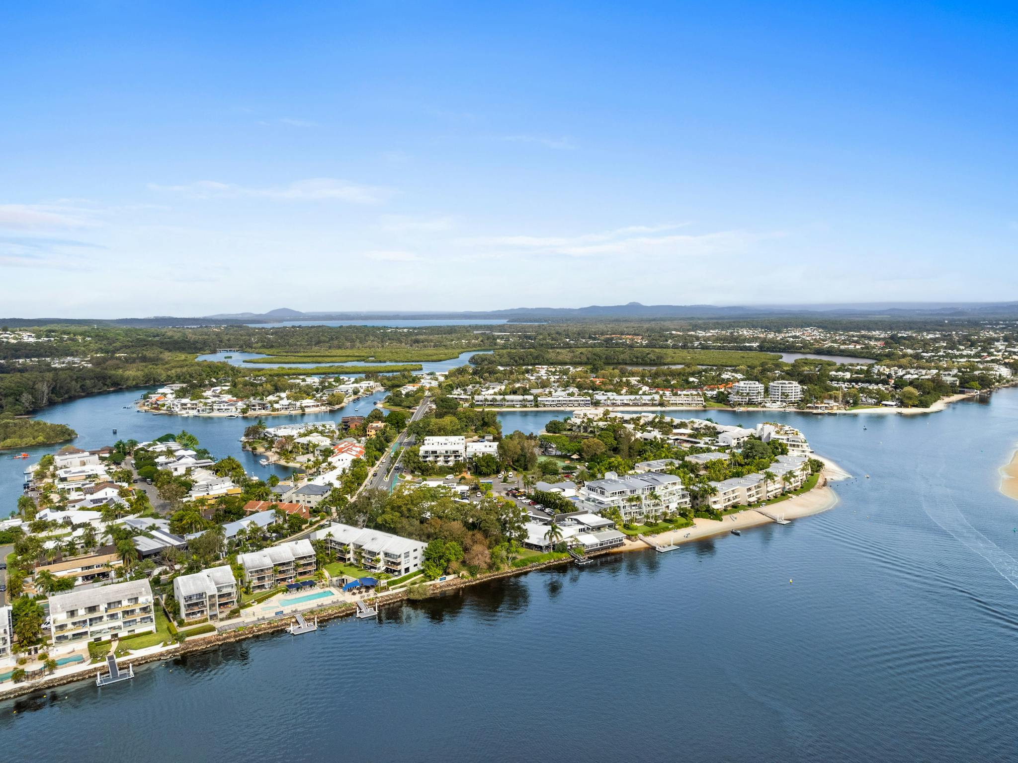 Tides on Noosa Pde located opposite the Noosa River Tides on Noosa Pde located opposite the Noosa River