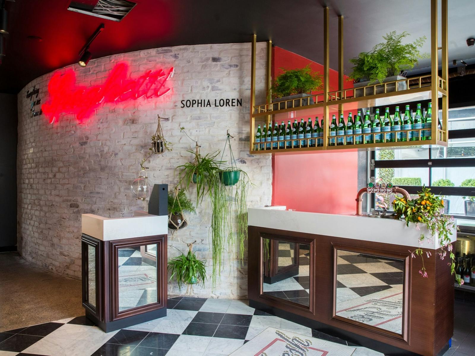 Fratelli Fresh, Entertainment Quarter