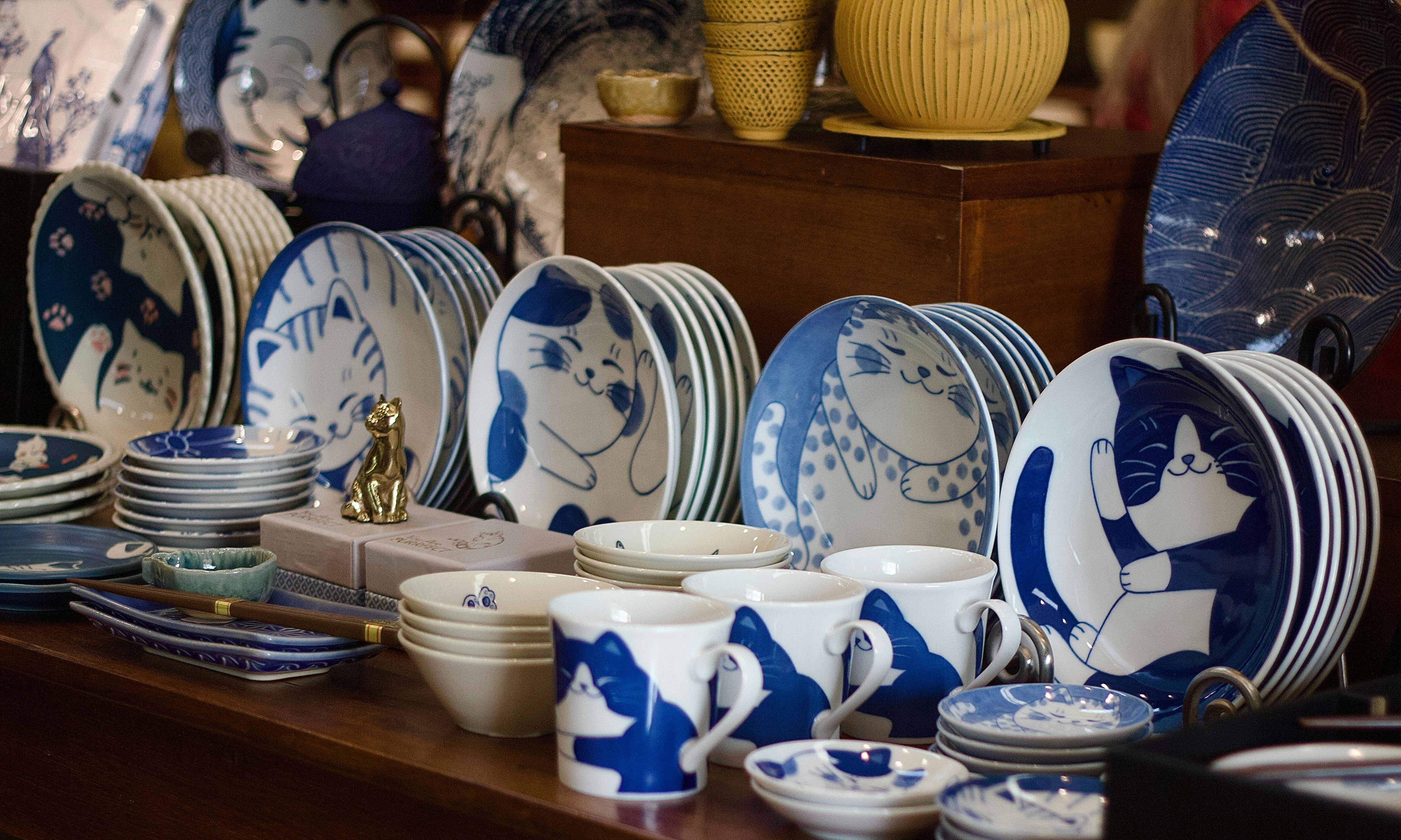 Japanese cat plate, bowls, small plates, mugs with heart cat, spotty cat, mask cat and tabby cat.