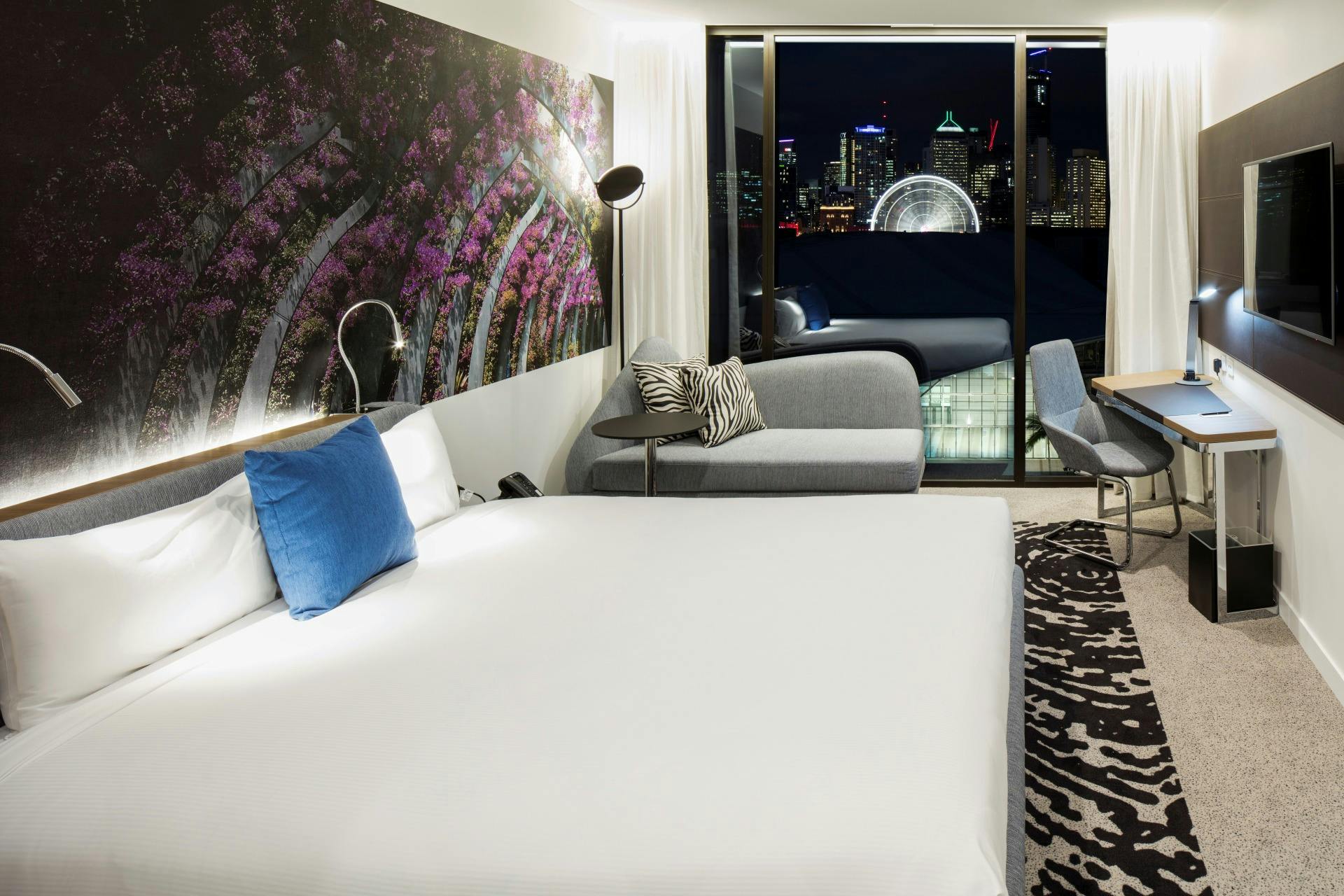 King Room with view overlooking Brisbane CBD and wheel of Brisbane