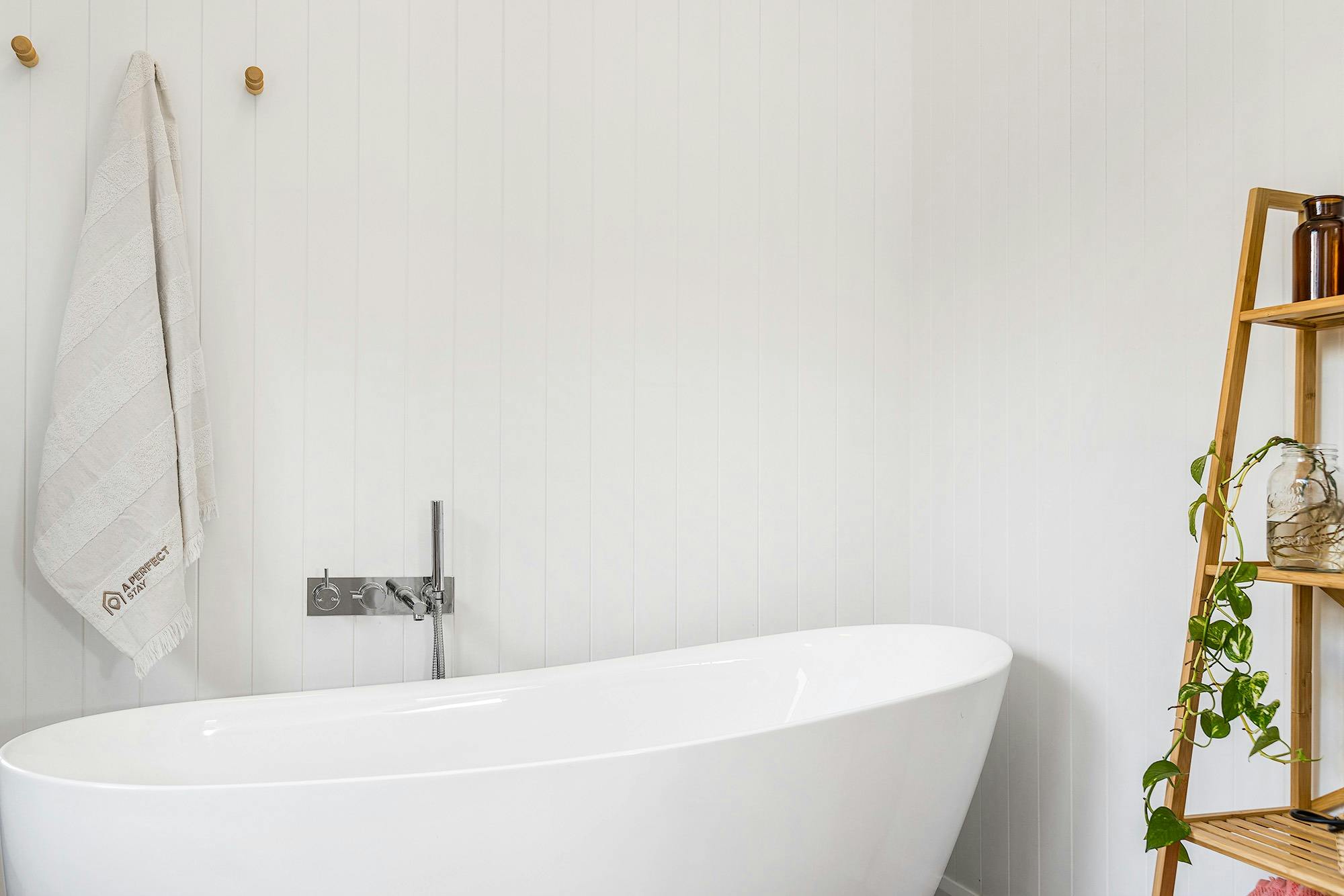 Mullum River House - Mullumbimby - Bathroom 1c