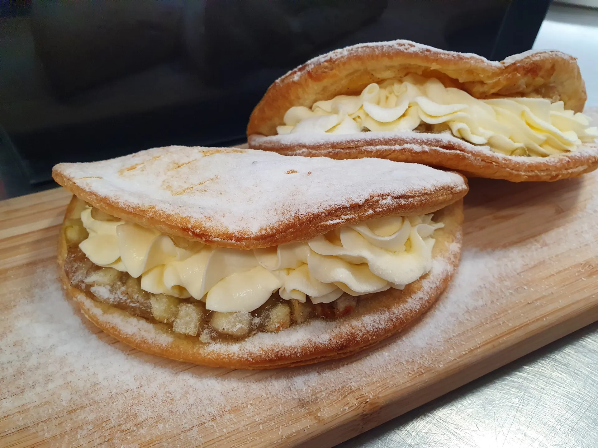 apple turnover with fresh cream