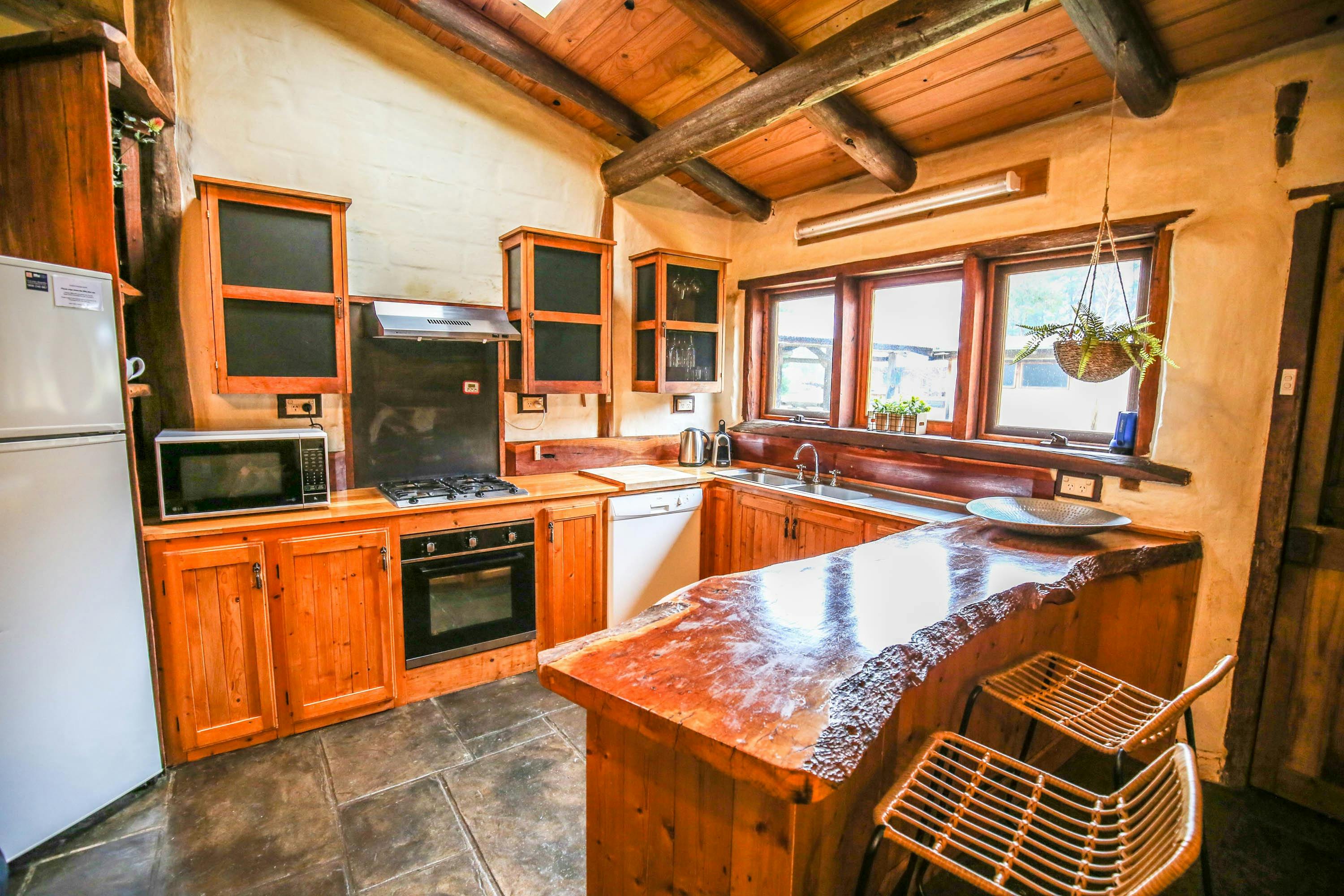 Family Group Couple Accommodation Bright Alpine Valley Getaways