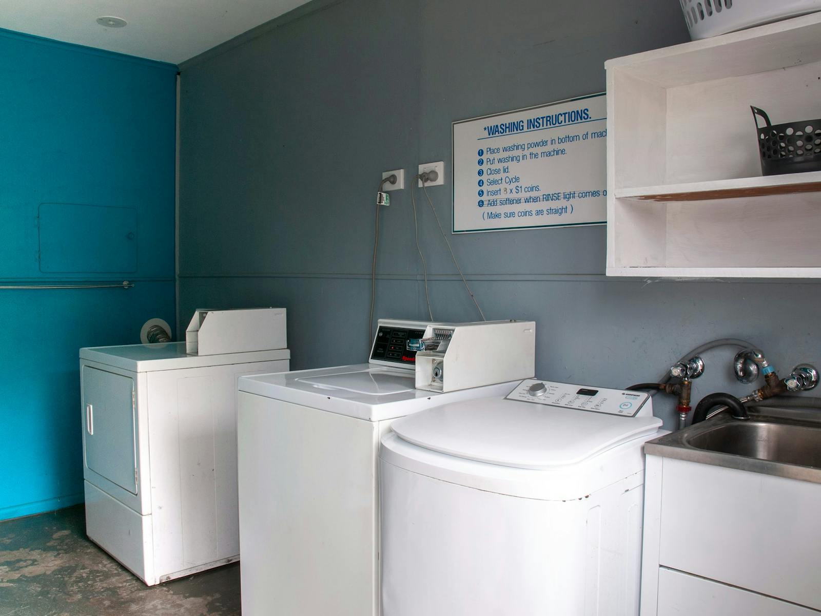 Commercial laundry, 2 washing machines and 1 dryer