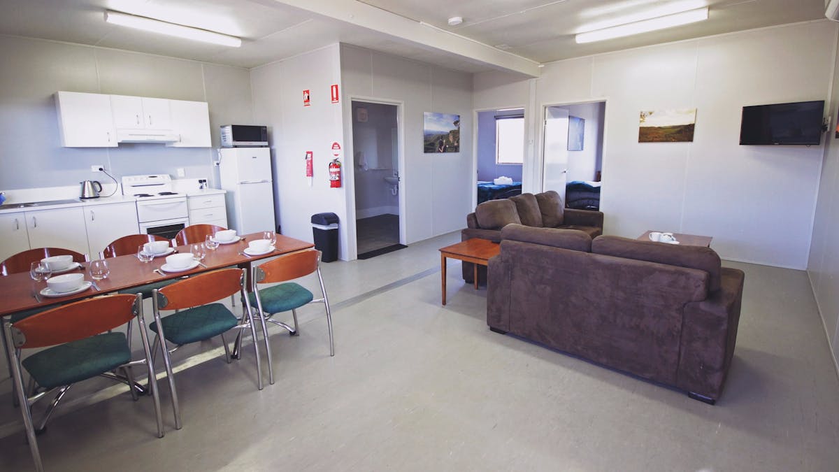 2 Bedroom Cabin - Living/Kitchen/Lounge