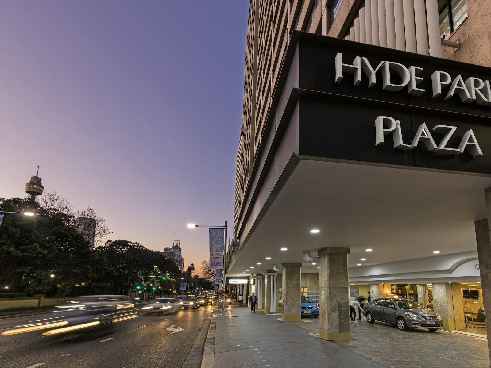 Oaks-Hyde-Park-Plaza-Entrance-Dusk