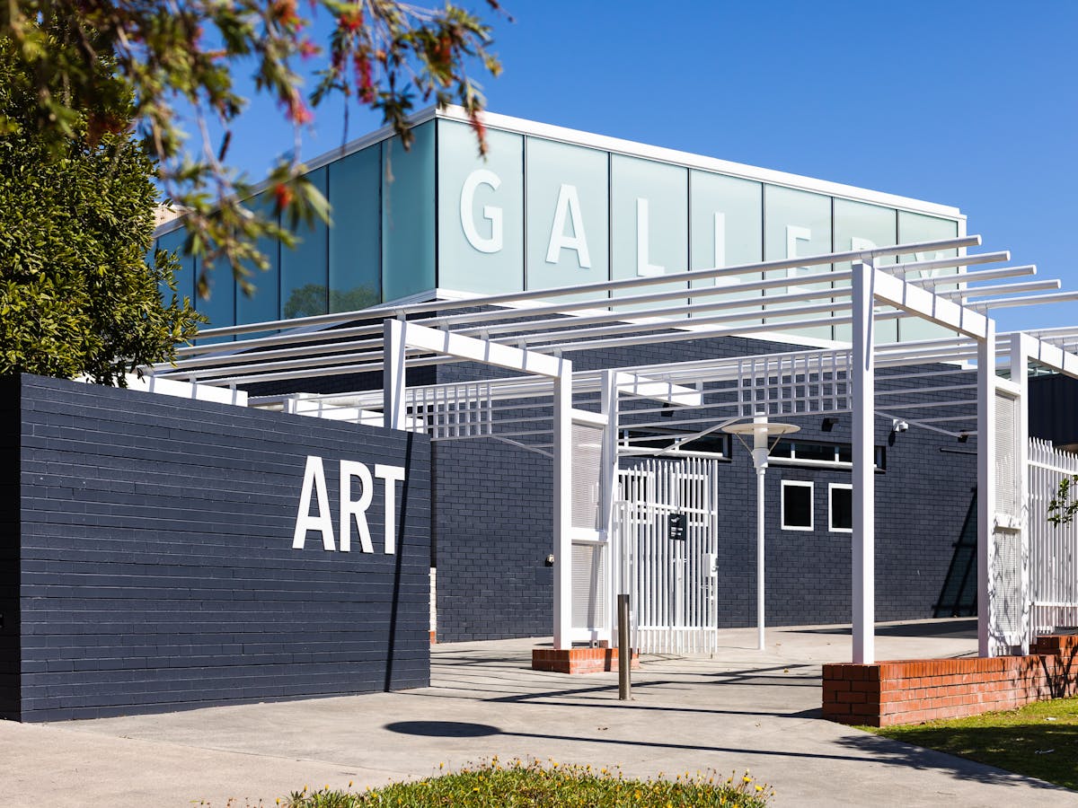 Dark grey building that says 'Art Gallery'