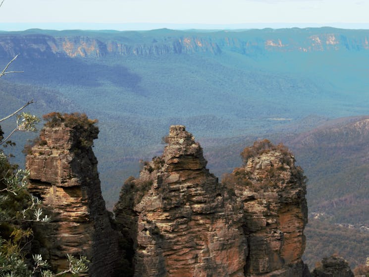 Three sisters and Megalong Valley views