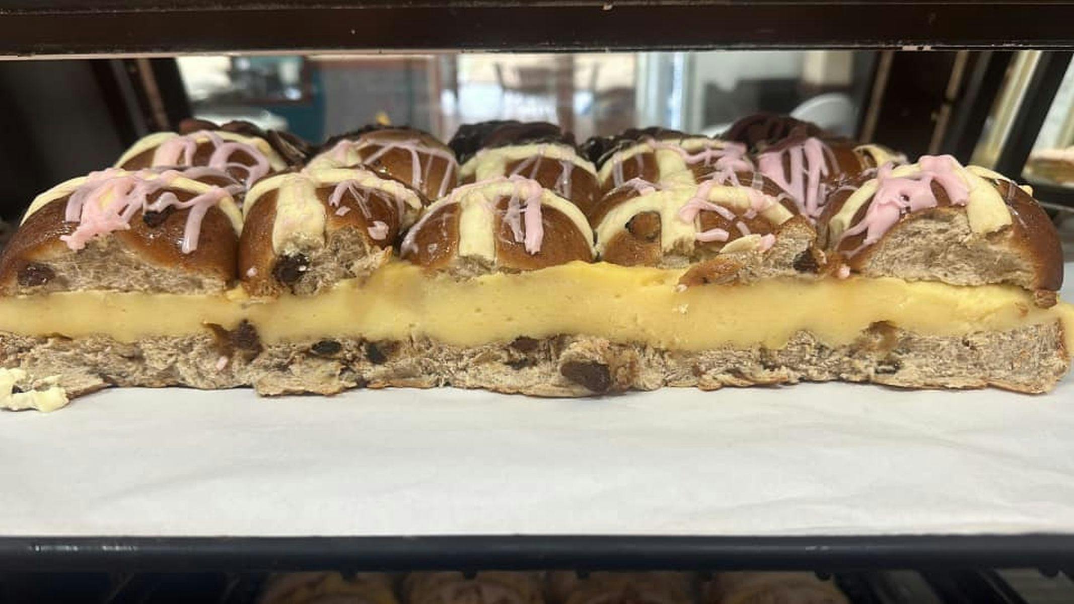 Hot cross buns with dreamy creamy custard