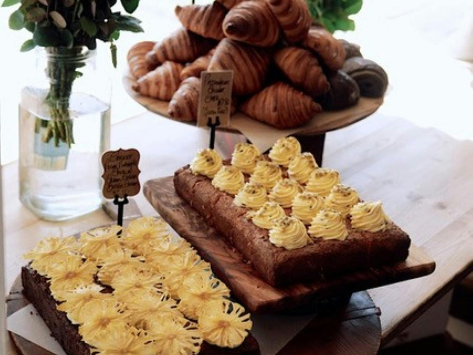 Cakes & Croissants