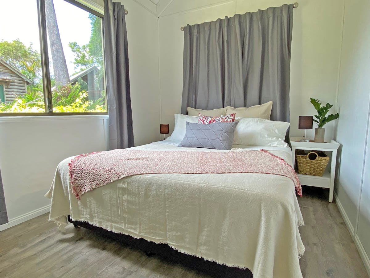 Belles on Ballow - Queen Bedroom Belles on Ballow - Queen Bedroom