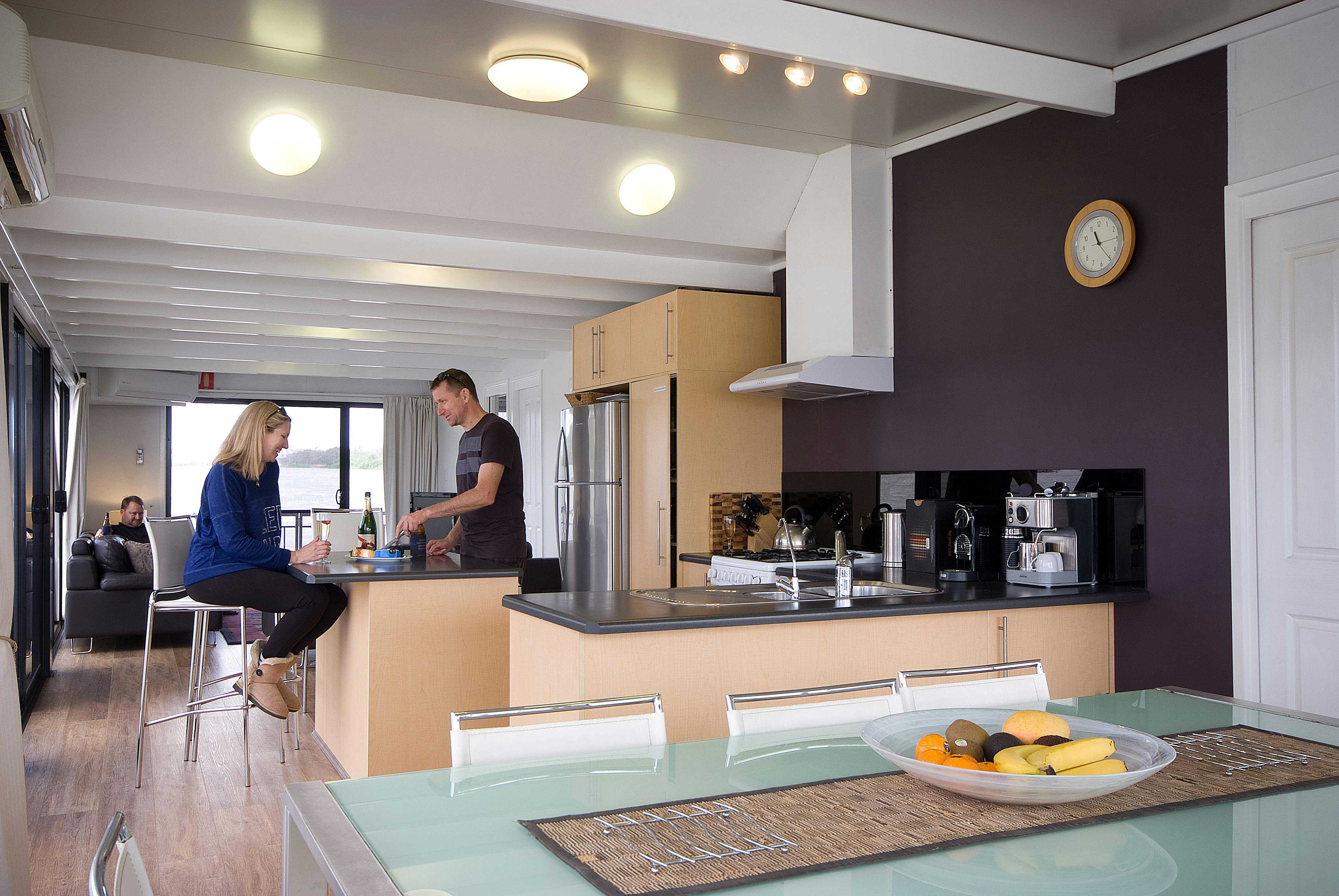 Dream Weaver dining and kitchen