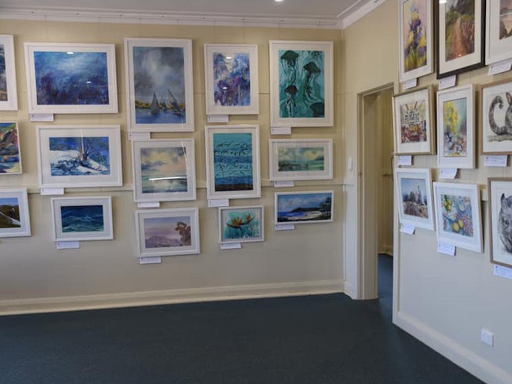 New Exhibition of Original Artworks by Local Artists | NSW Holidays
