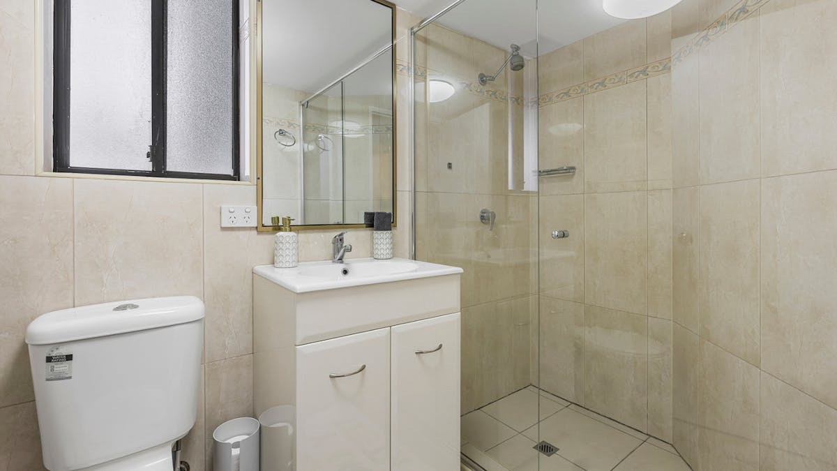 2 Bedroom unit in Palm Beach - Bathroom
