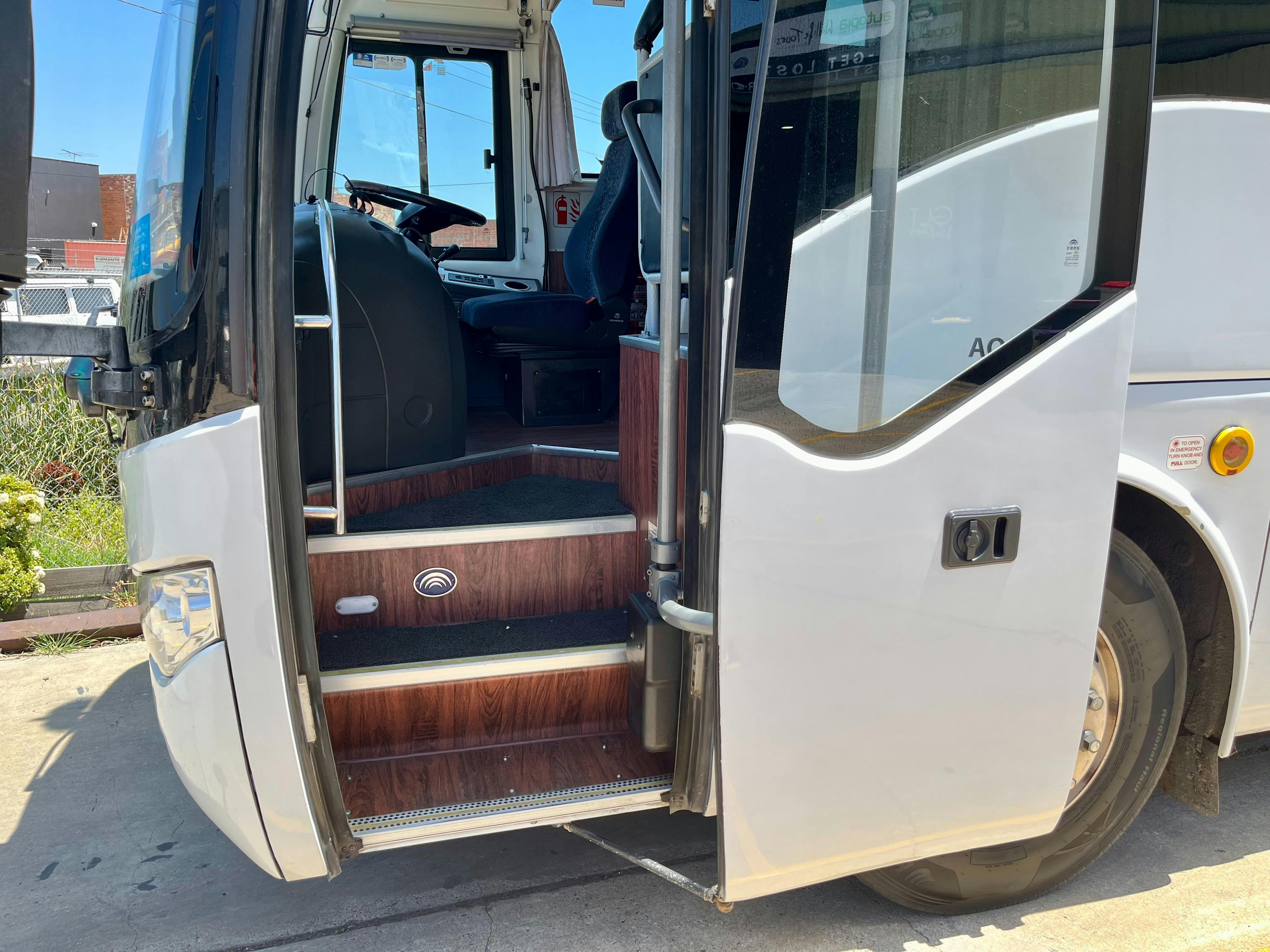 Comfortable large coach transportation (38-seater)