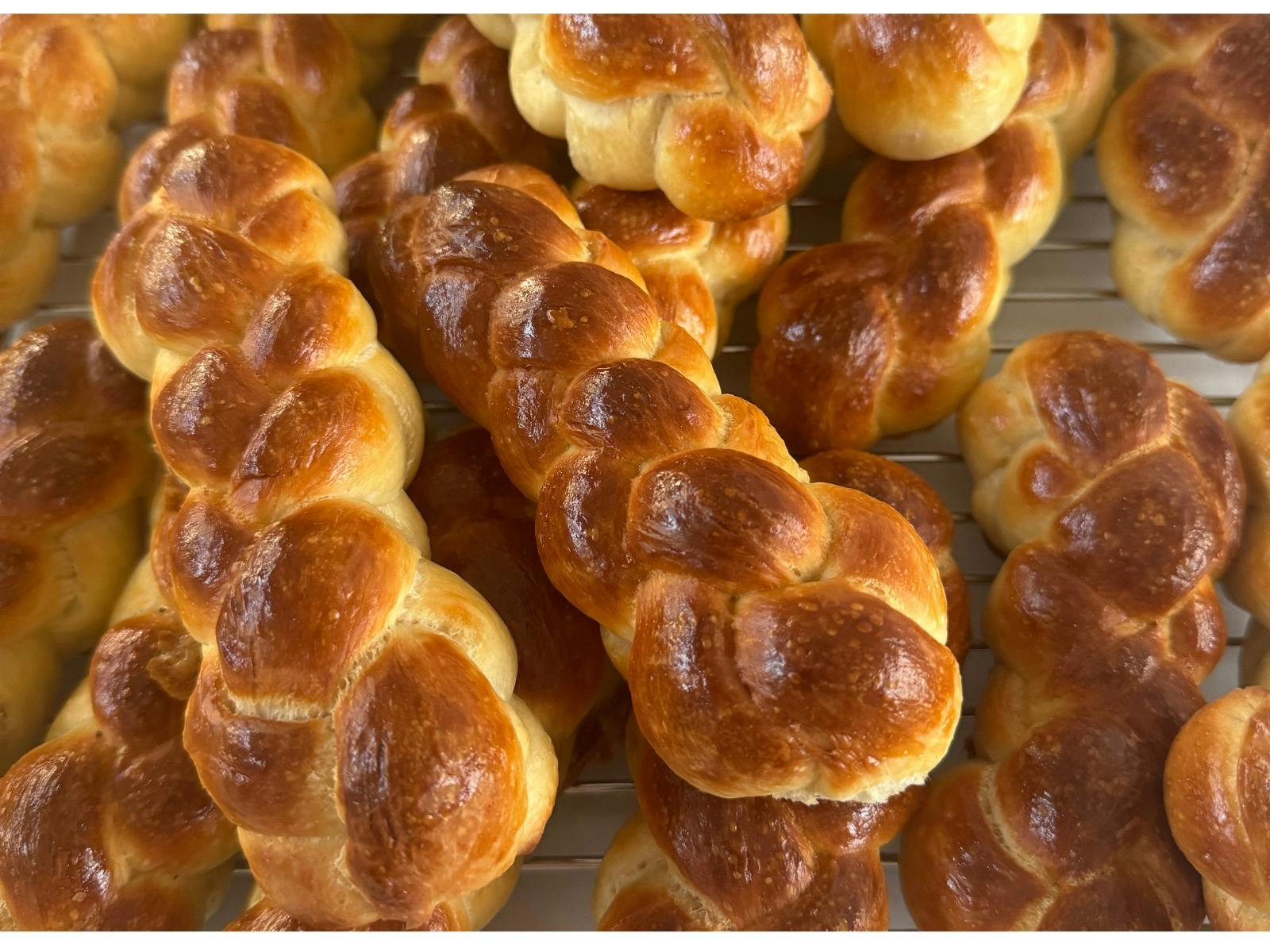 Learn how to make braided bread from simple to difficult