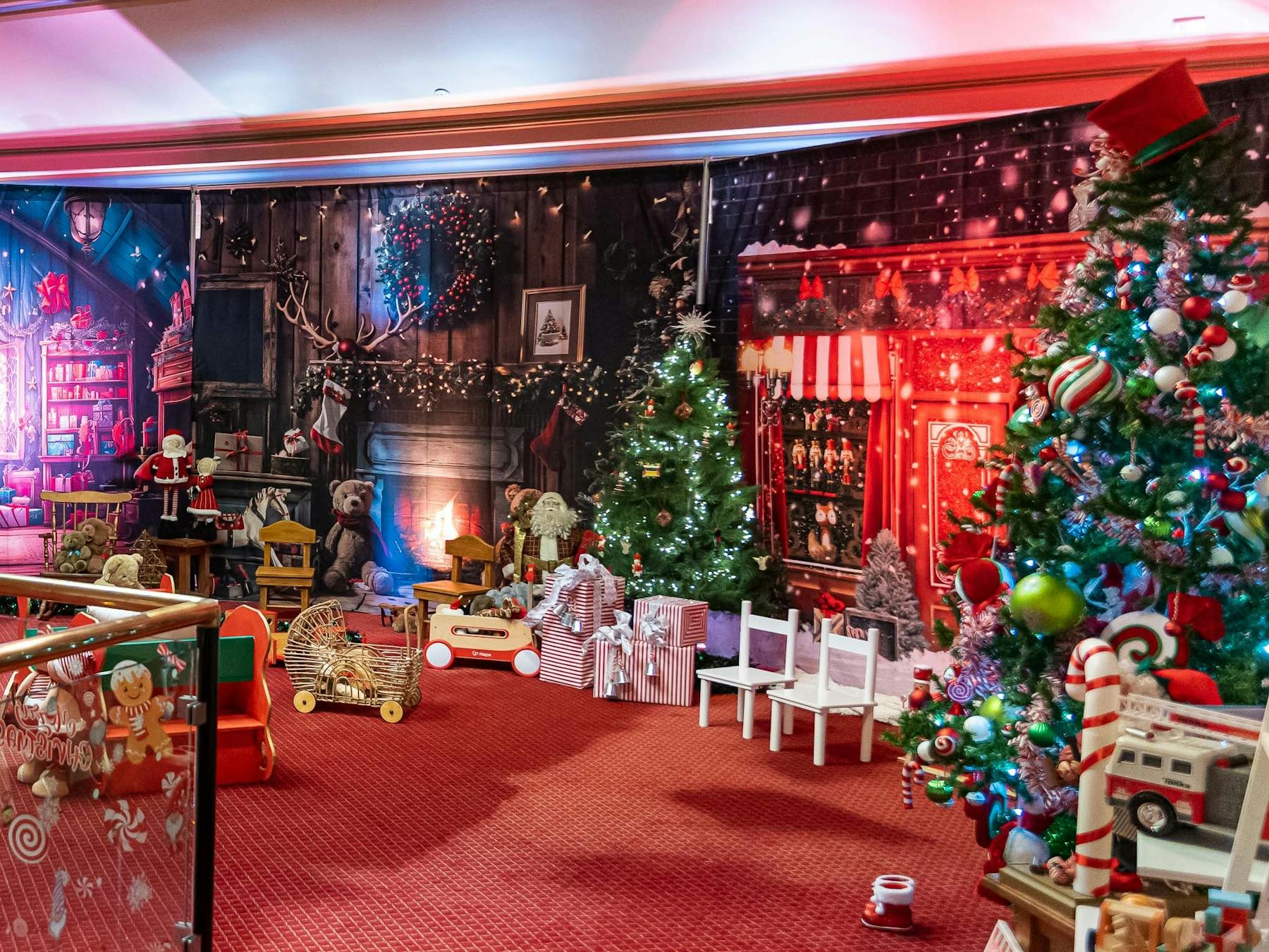 Swan Hill Town Hall with christmas decorations