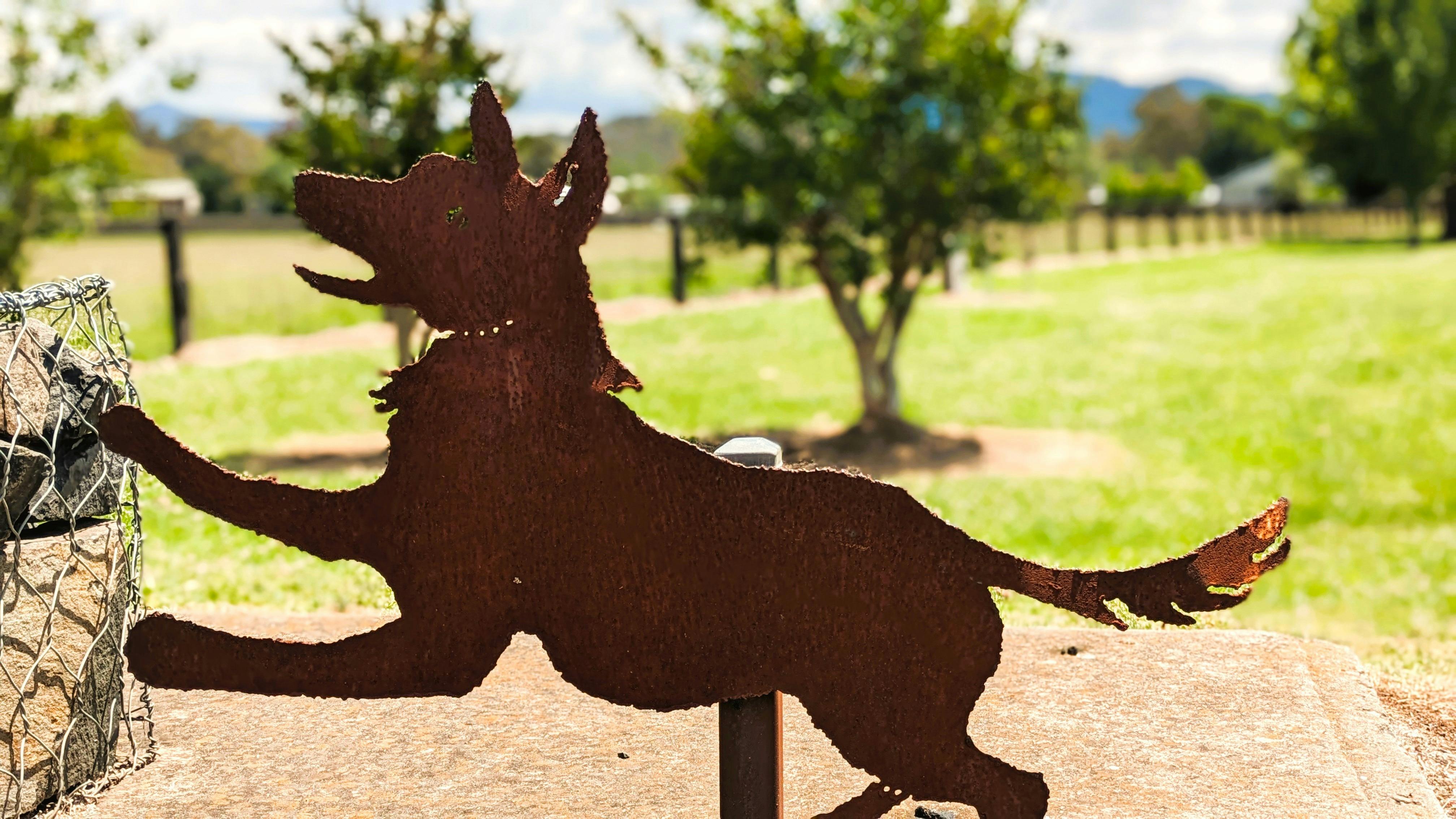 Murrurundi entry scupture cattle dog