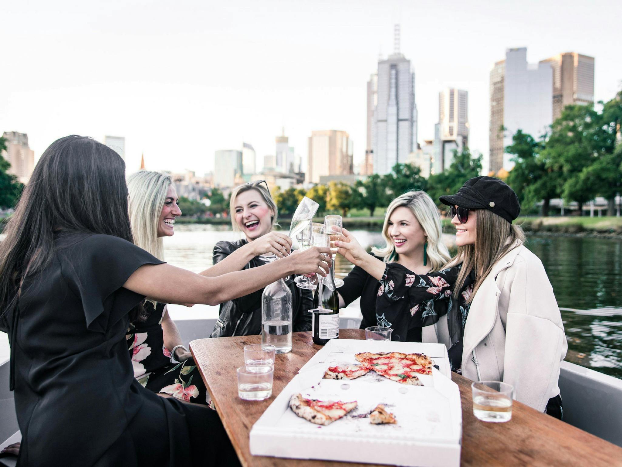 GoBoat Pizza and Cheers