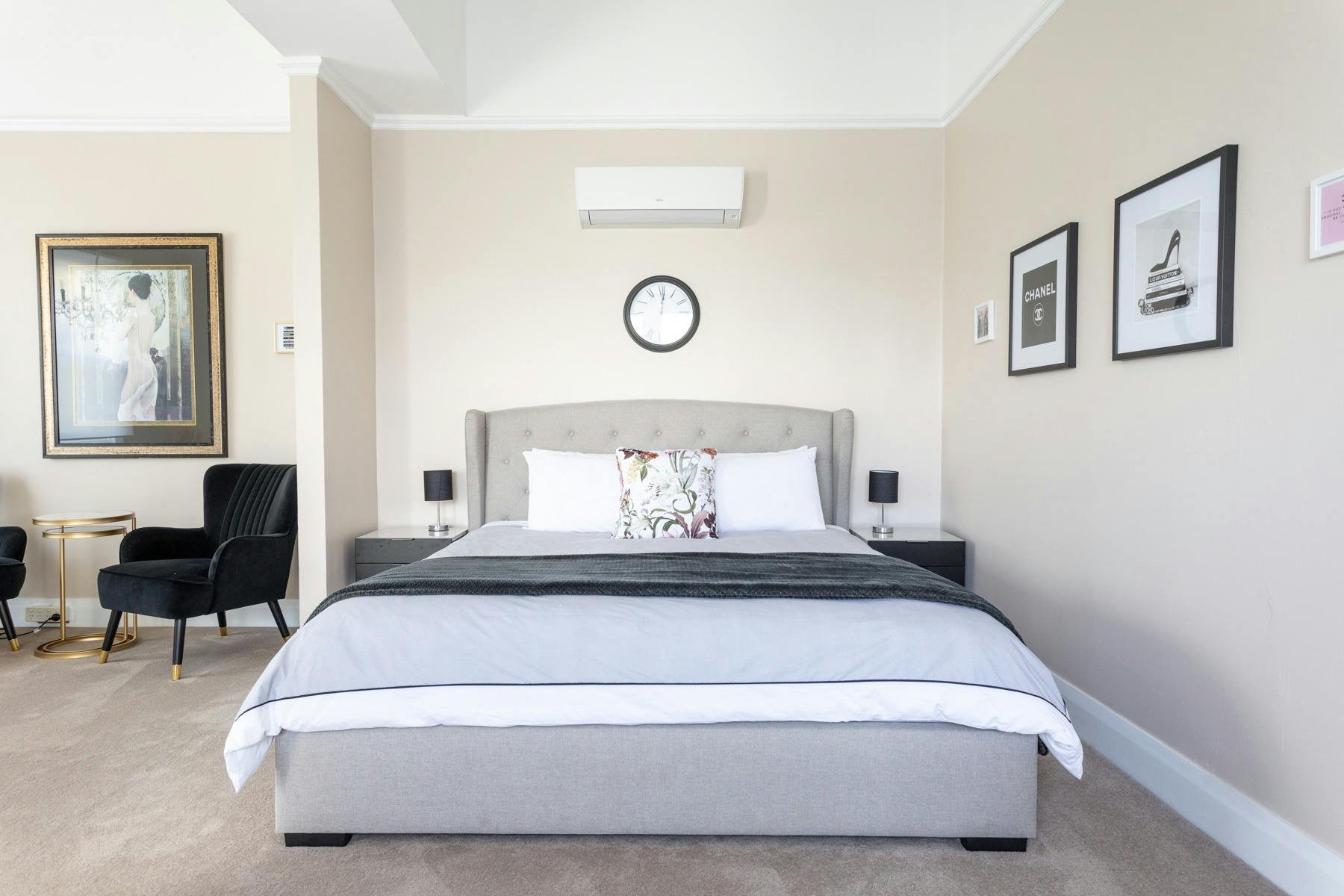 C"Coco" our king room with freestanding tuboco Room - king room with freestanding tub