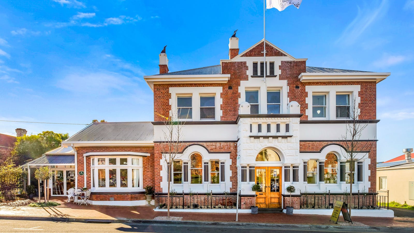 Cygnet Old Bank Bed and Breakfast