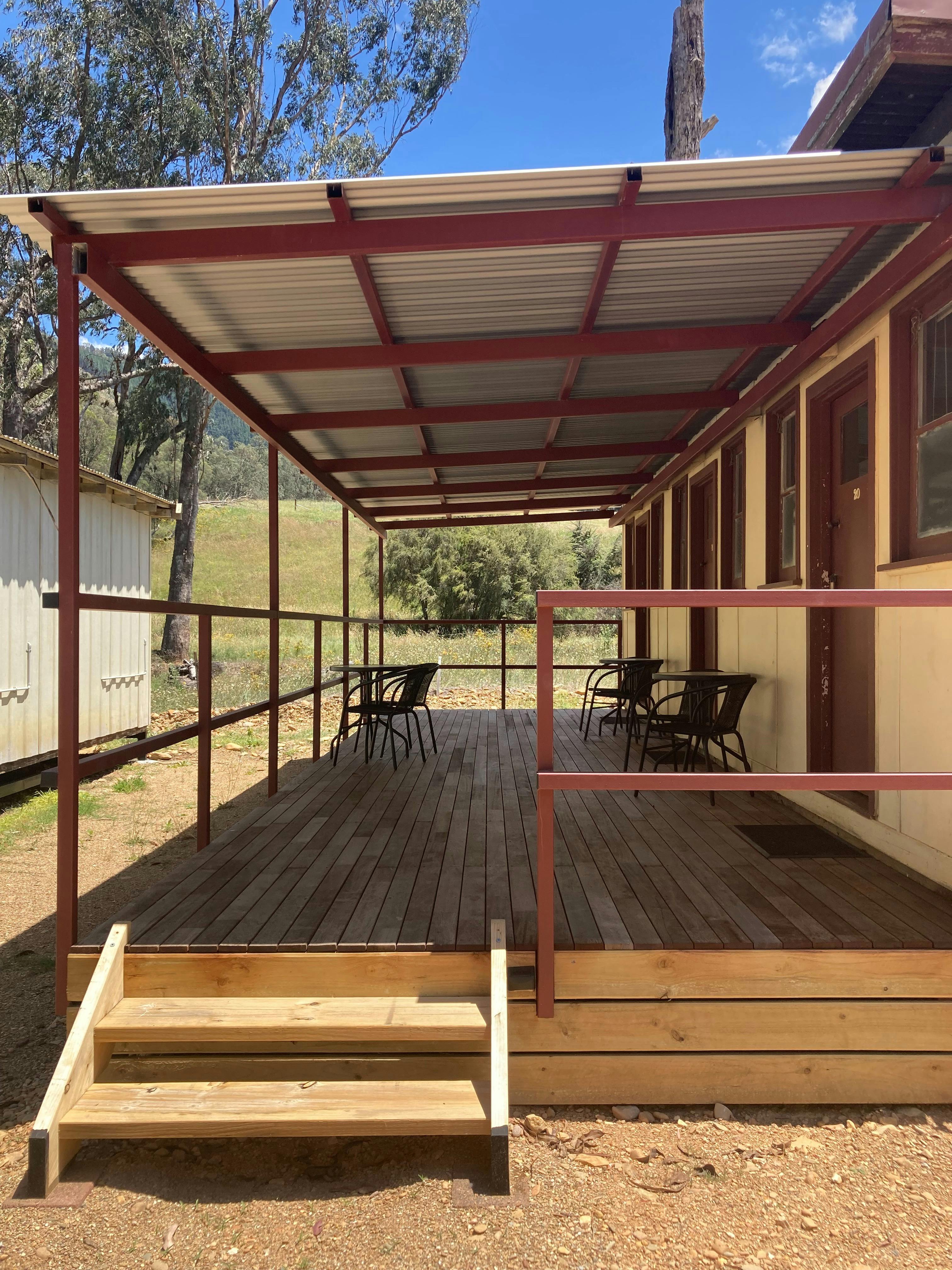 Bright Cabin and Caravan Park - Camp Crusty - Twin Cabin Deck